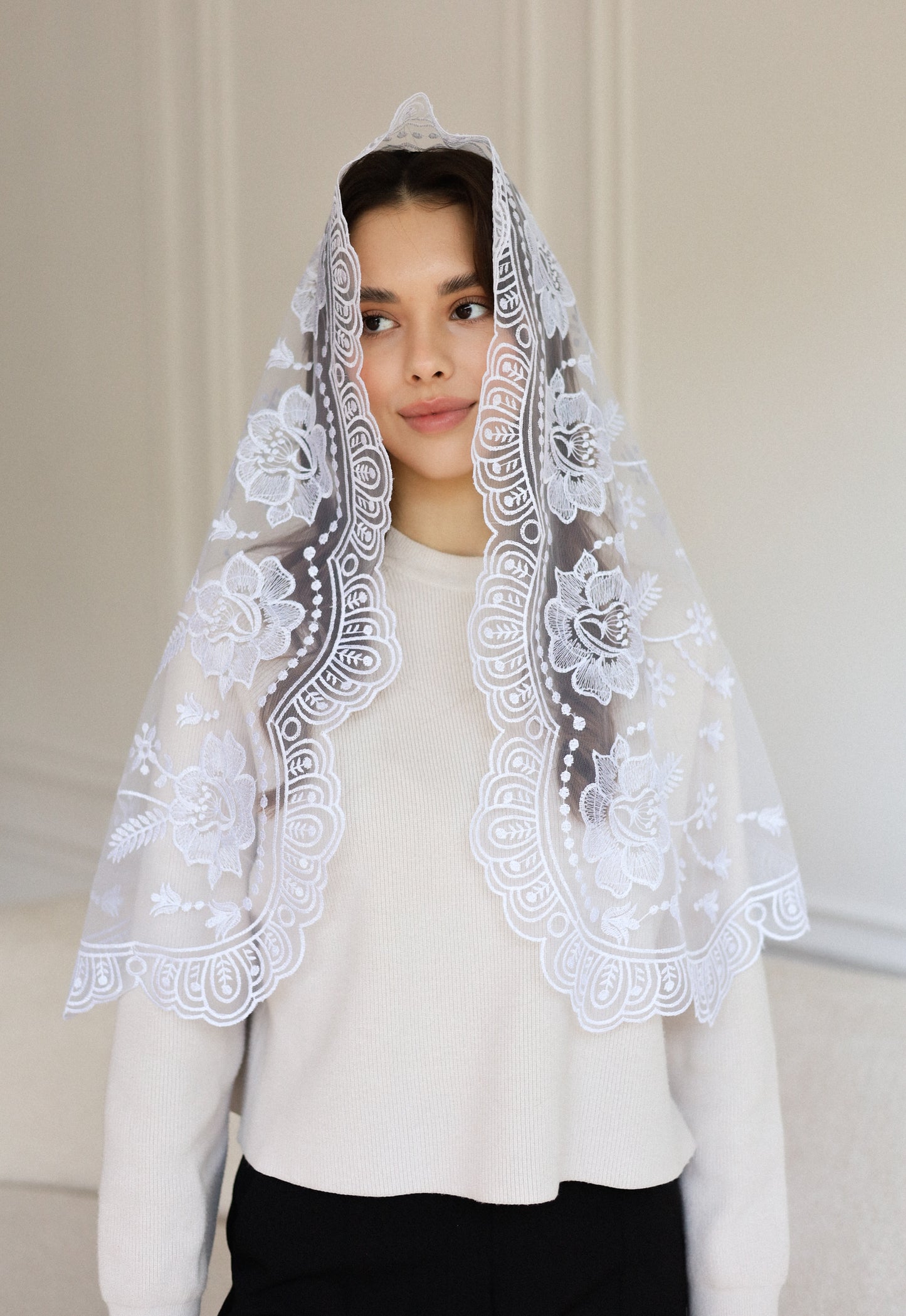 LONG WHITE MANTILLA - MariaVeils