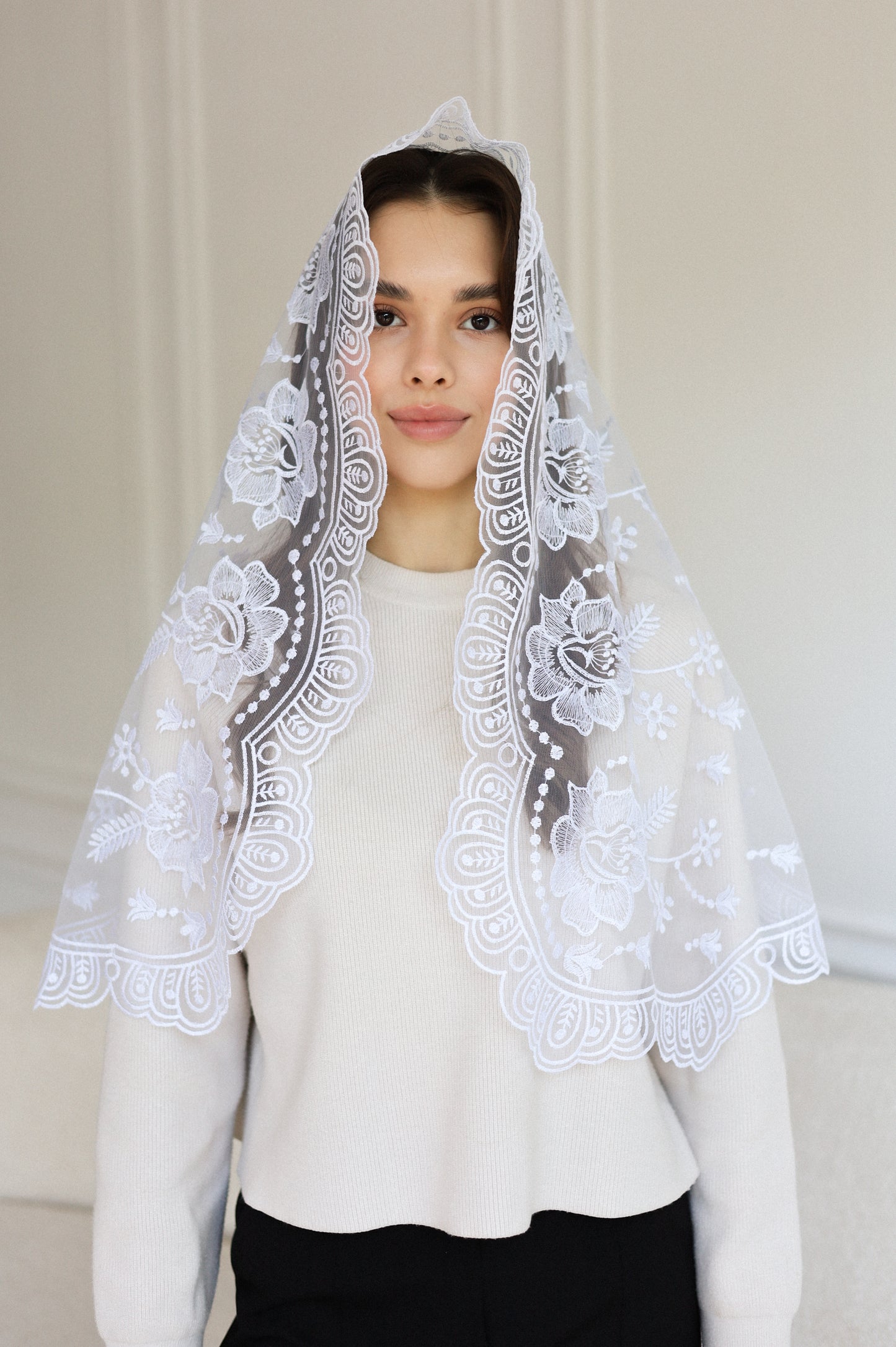LONG WHITE MANTILLA - MariaVeils