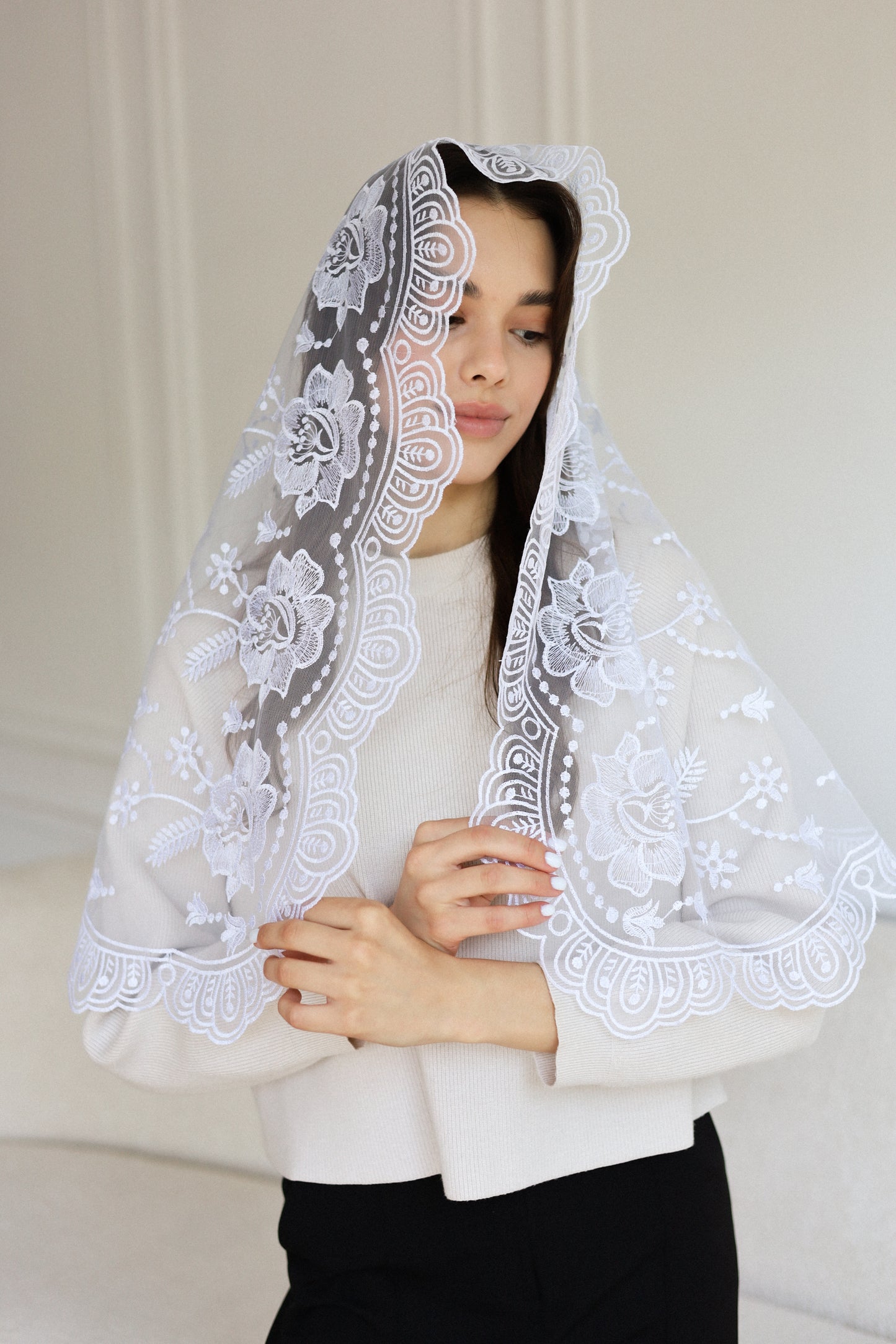 LONG WHITE MANTILLA - MariaVeils