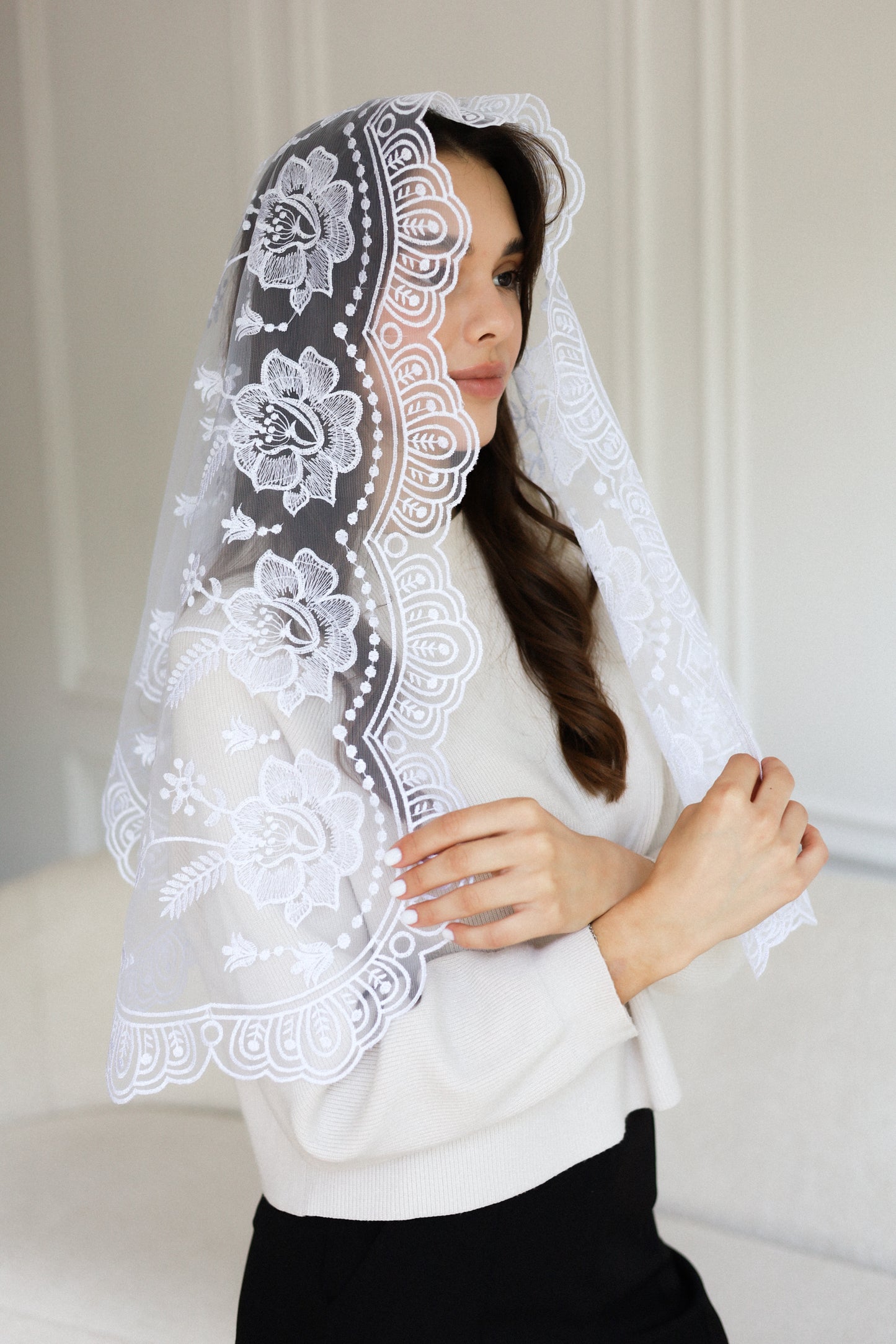 LONG WHITE MANTILLA - MariaVeils