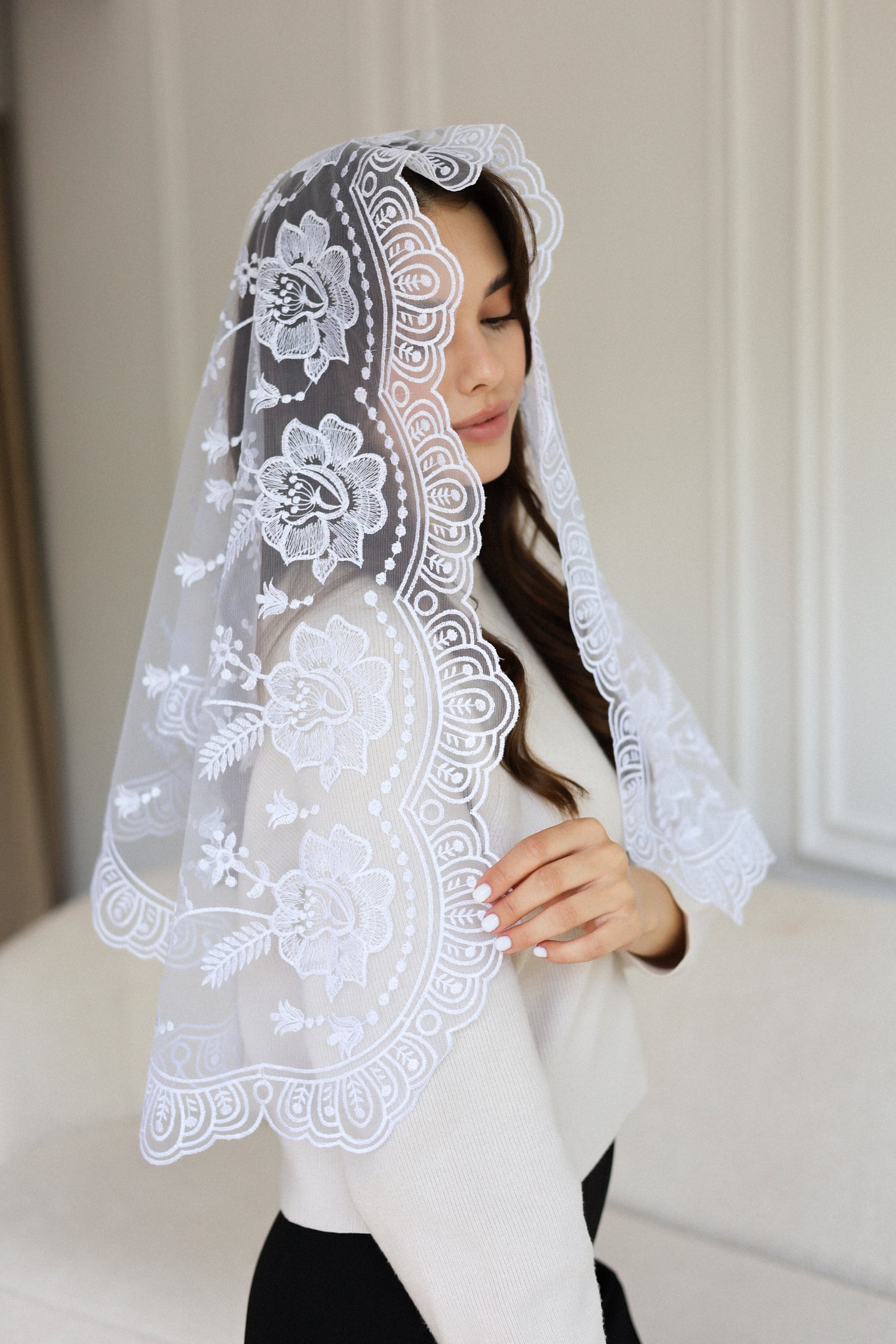 LONG WHITE MANTILLA - MariaVeils