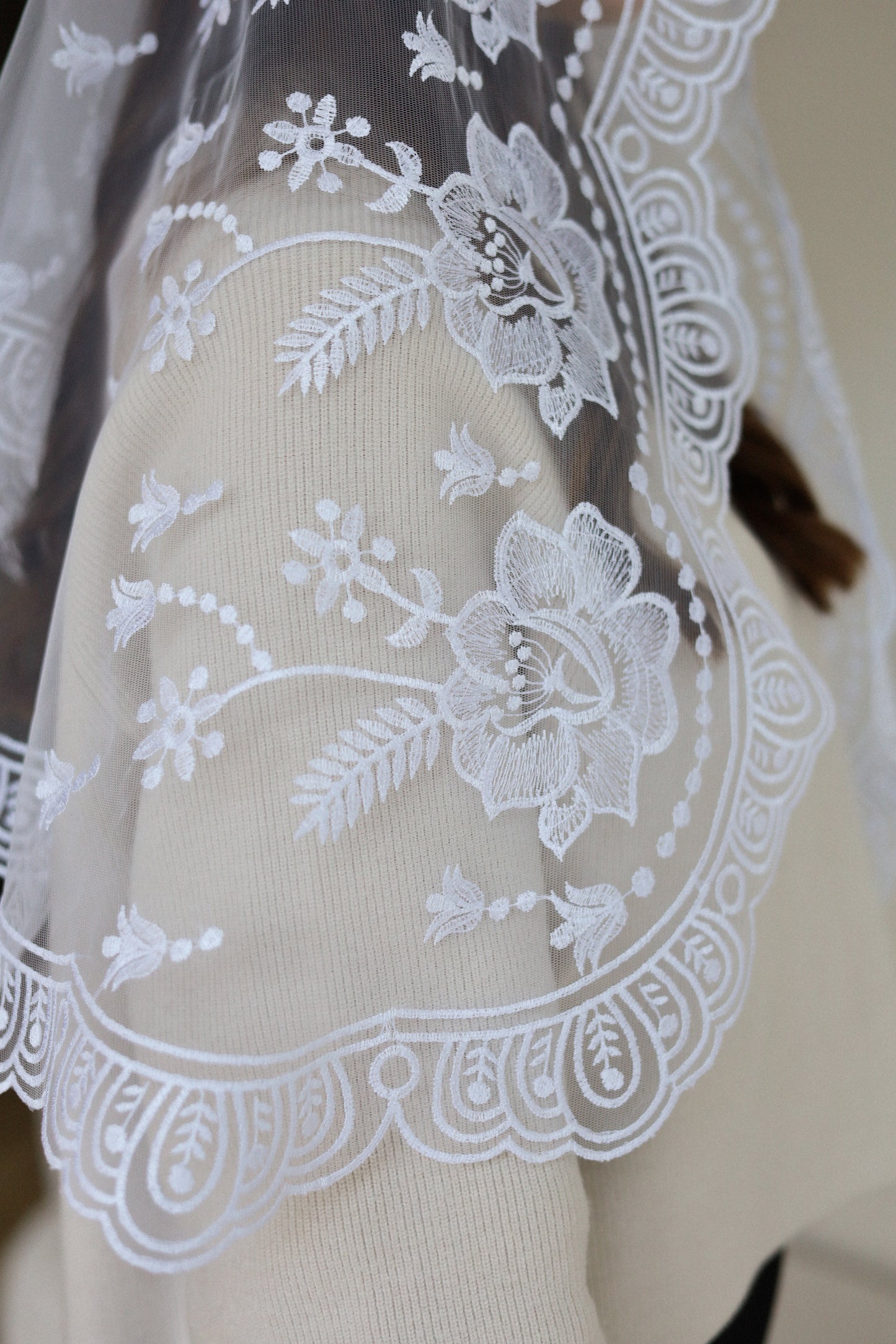 LONG WHITE MANTILLA - MariaVeils