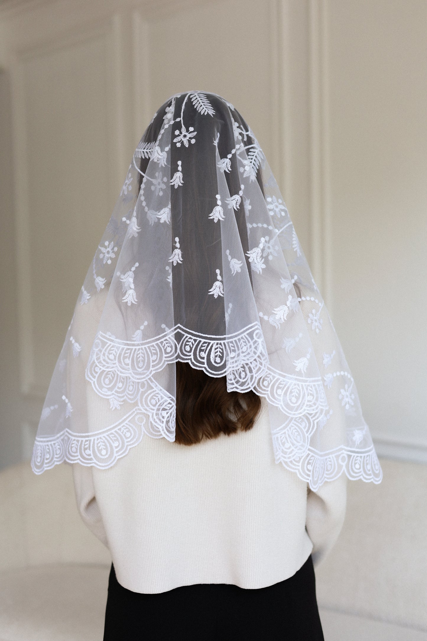 LONG WHITE MANTILLA - MariaVeils