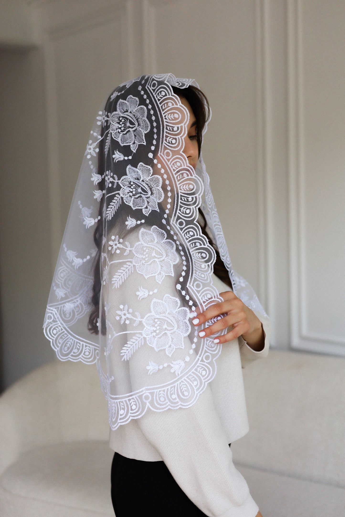 LONG WHITE MANTILLA - MariaVeils
