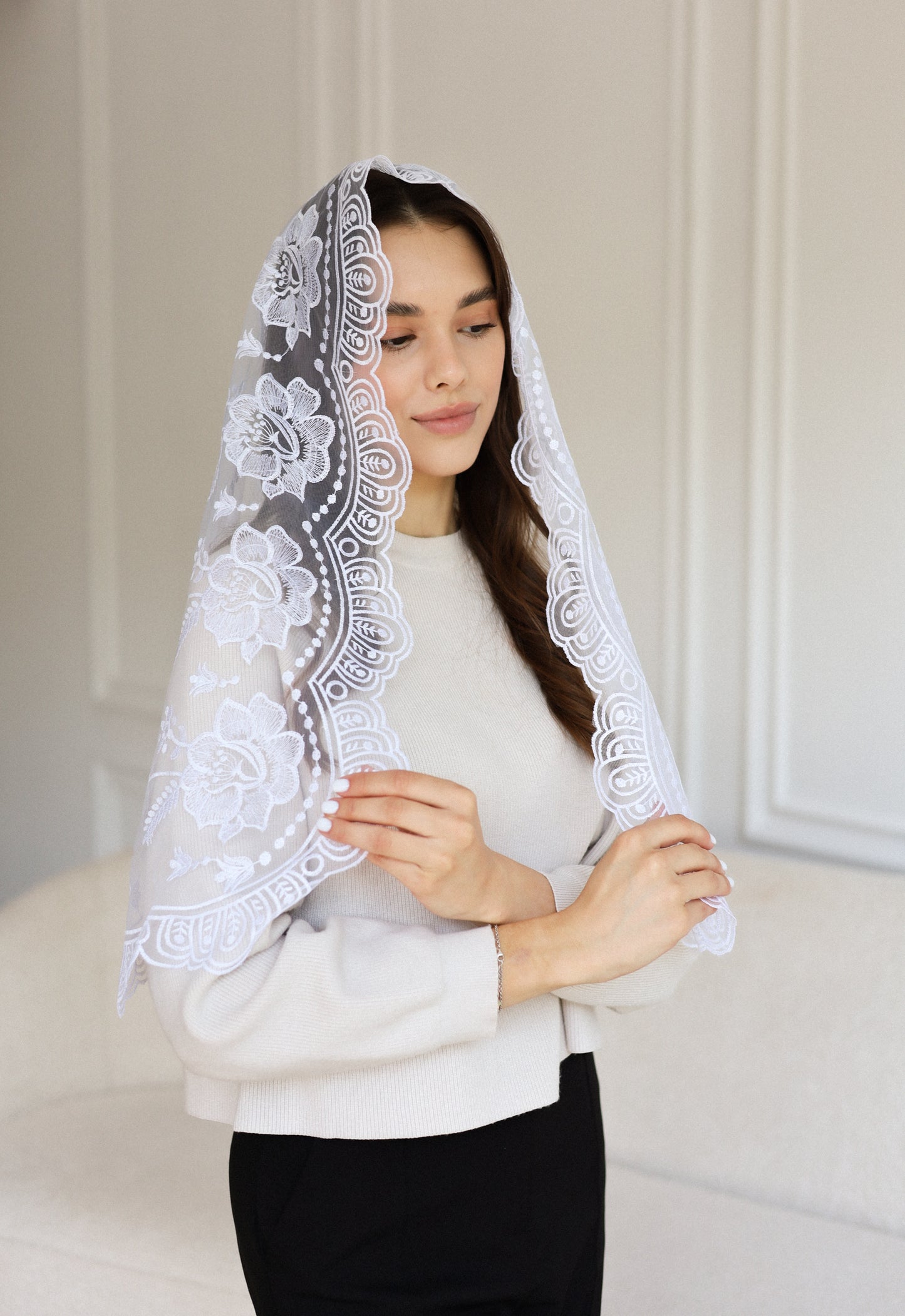 LONG WHITE MANTILLA - MariaVeils