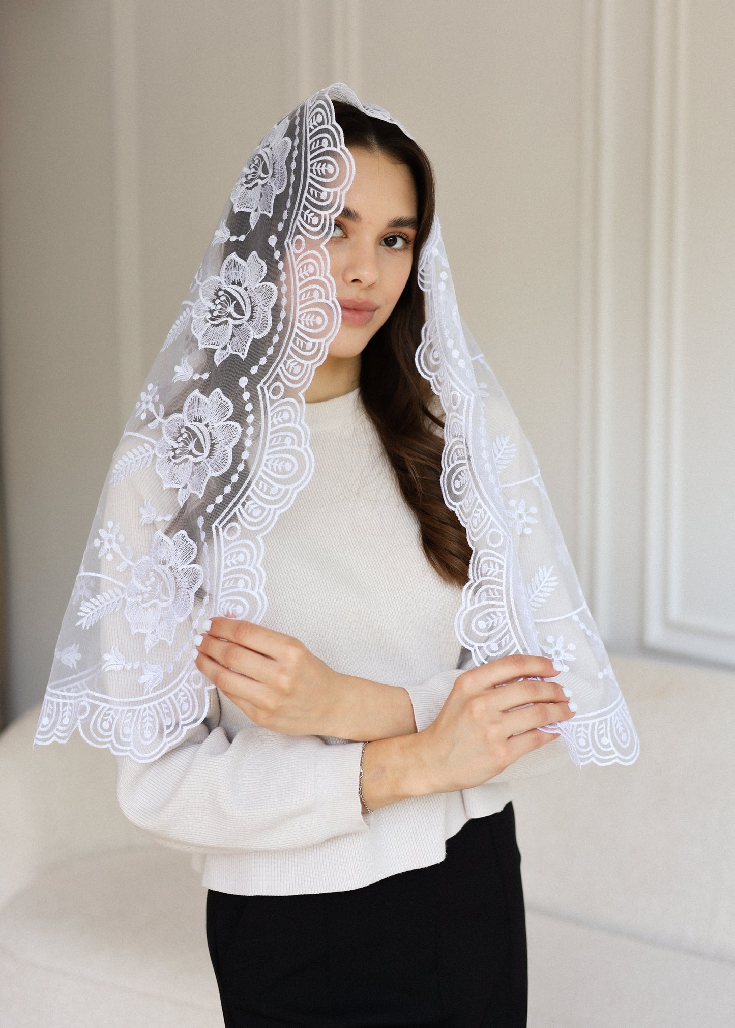 LONG WHITE MANTILLA - MariaVeils