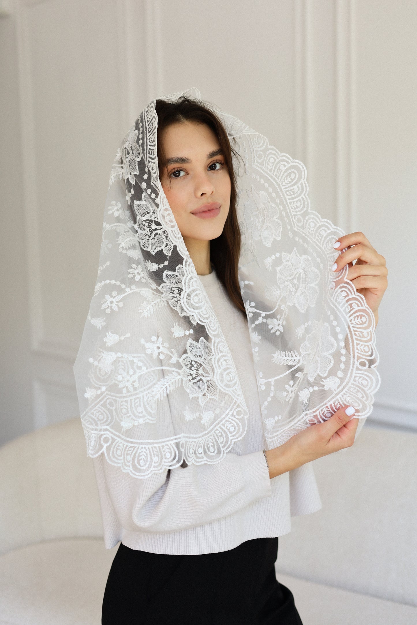 LONG WHITE MANTILLA