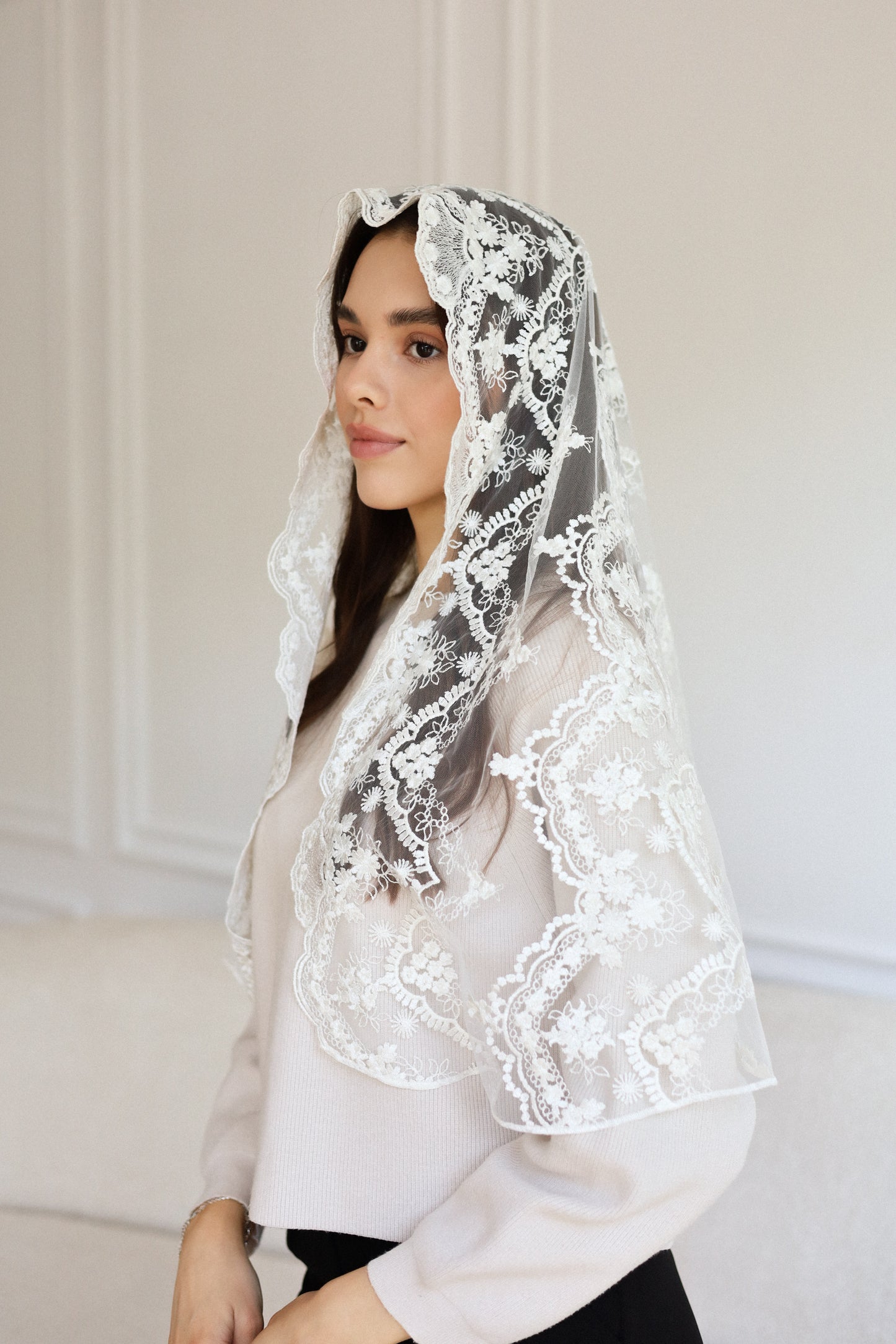 NEW IVORY MANTILLA