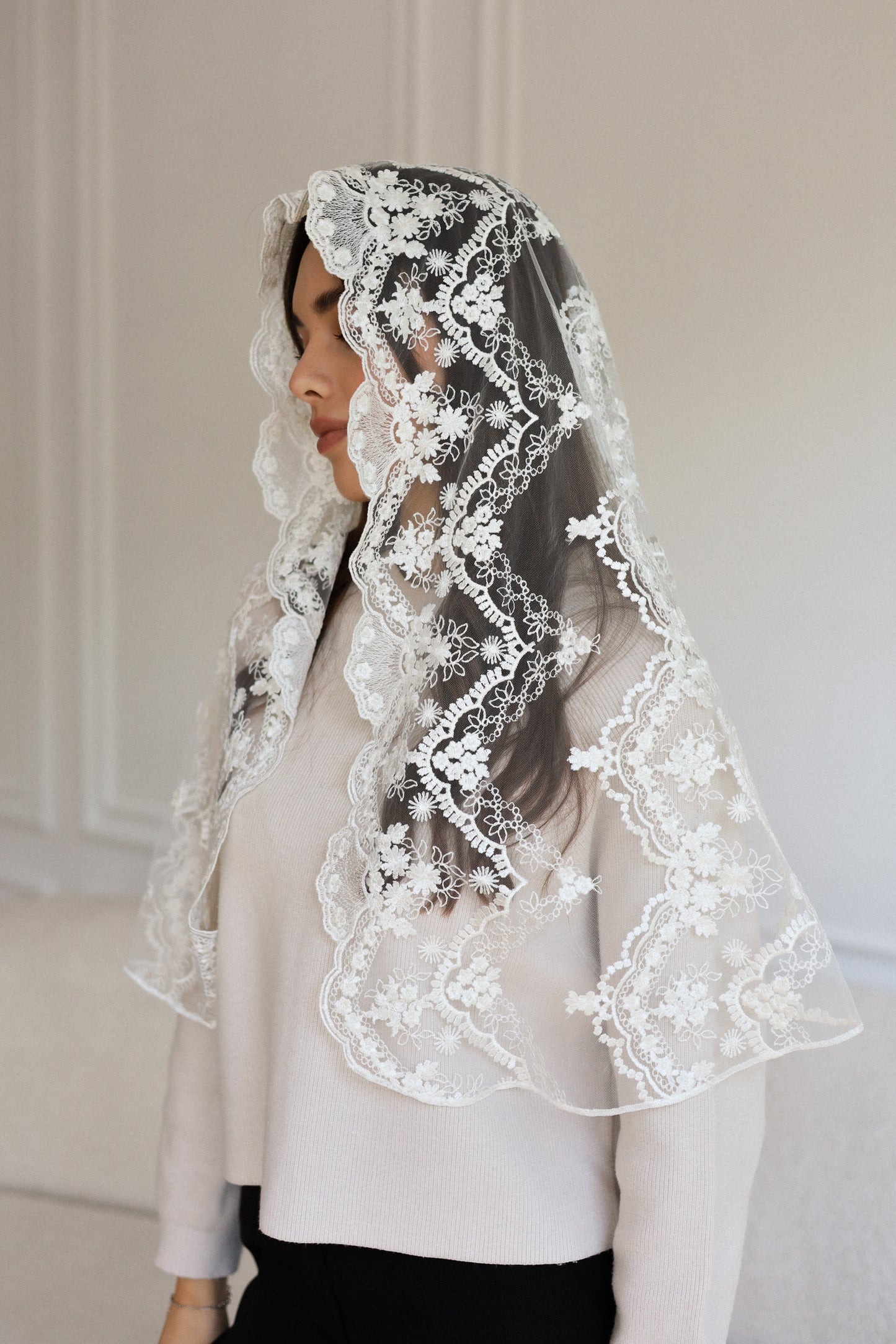 NEW IVORY MANTILLA