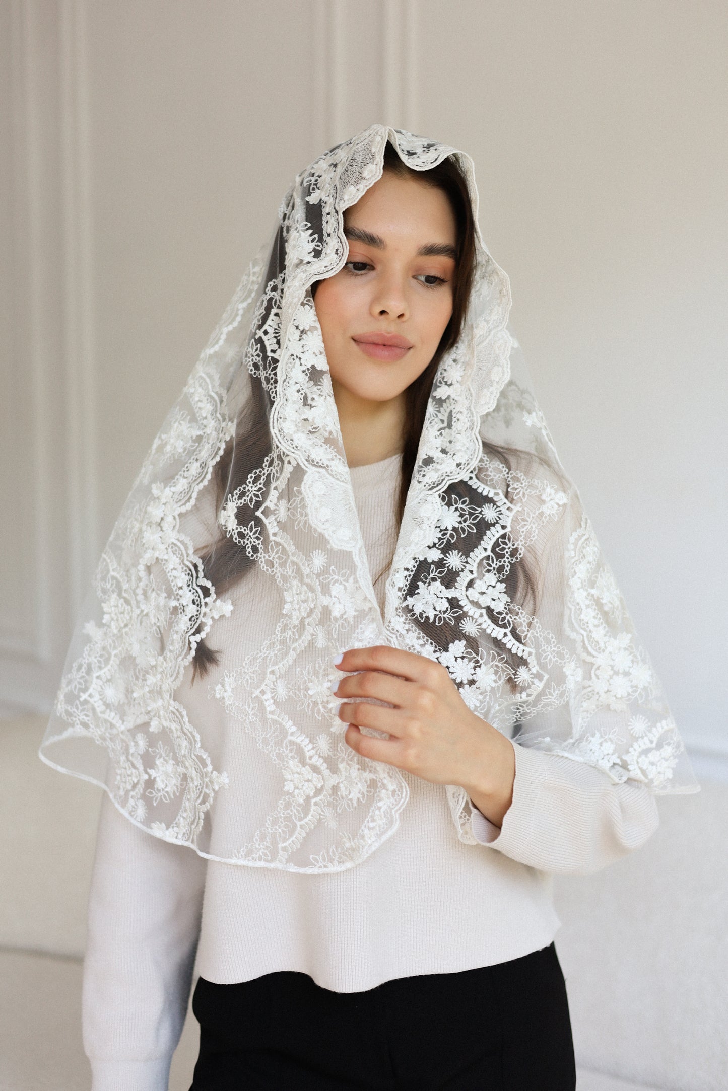 NEW IVORY MANTILLA