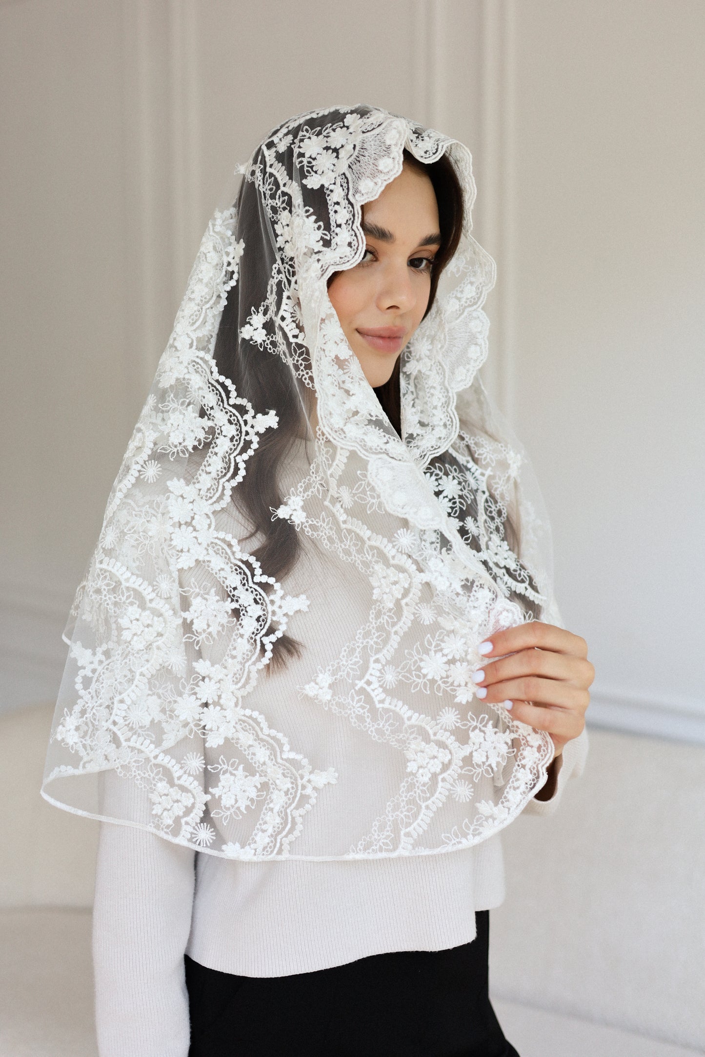 NEW IVORY MANTILLA