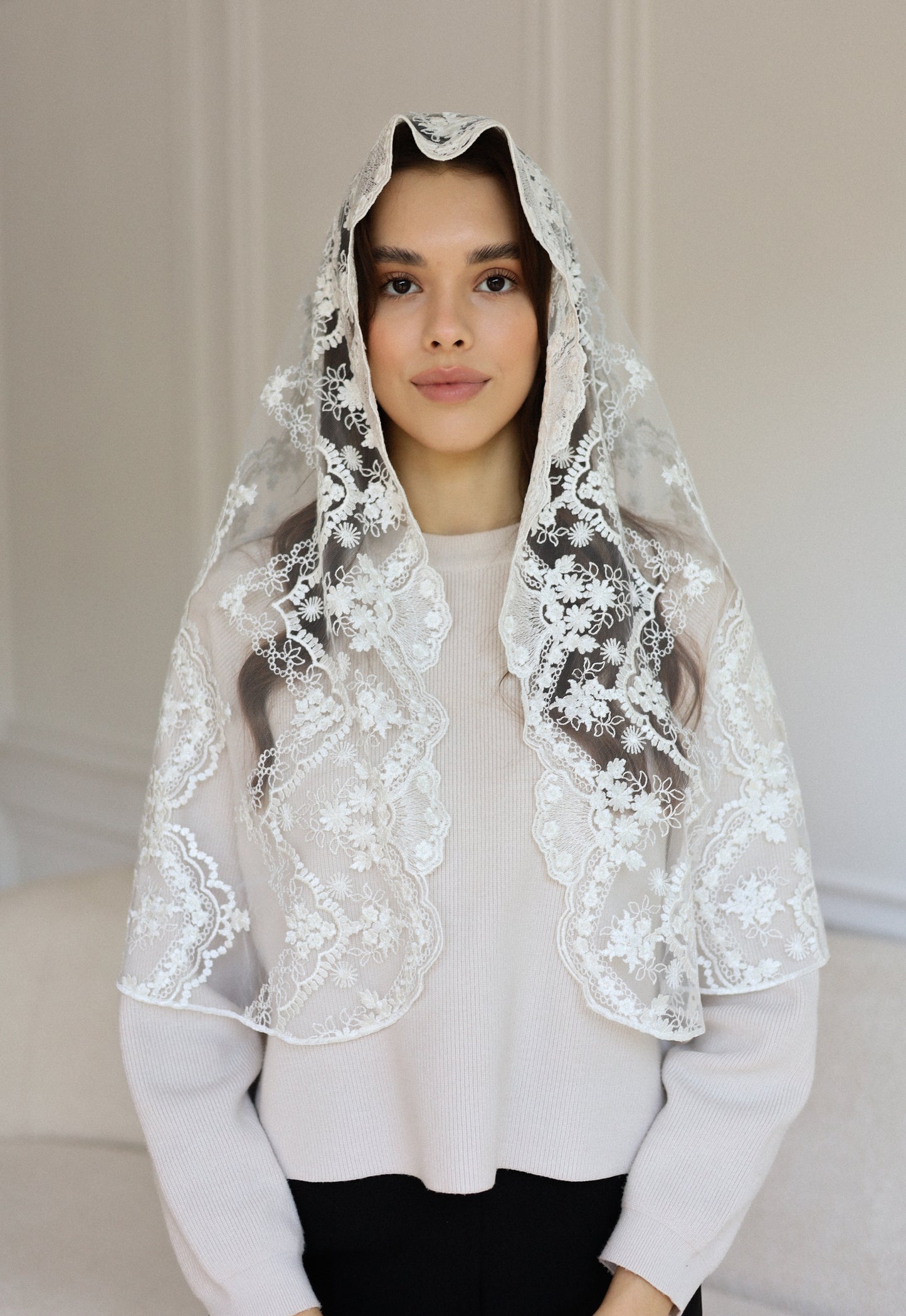 NEW IVORY MANTILLA
