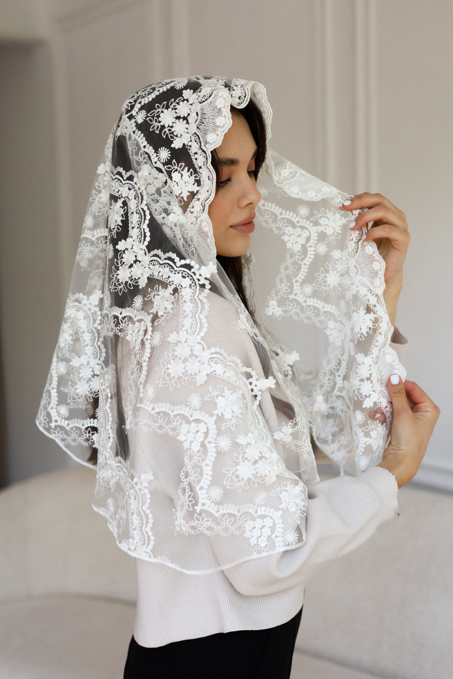 NEW IVORY MANTILLA