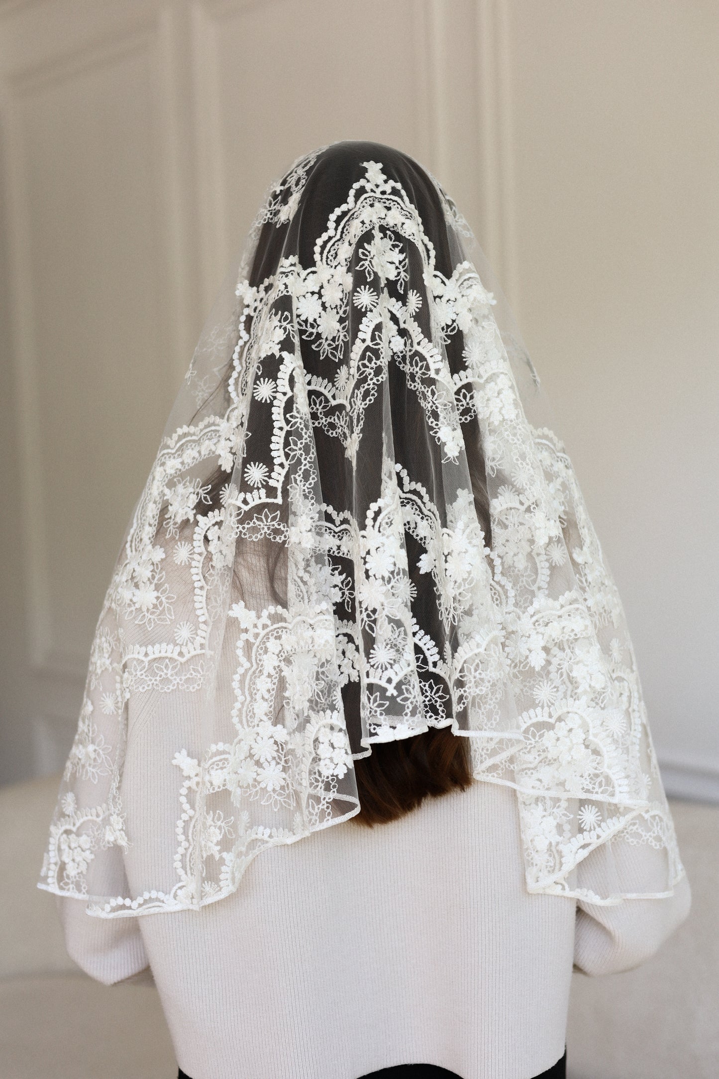 NEW IVORY MANTILLA