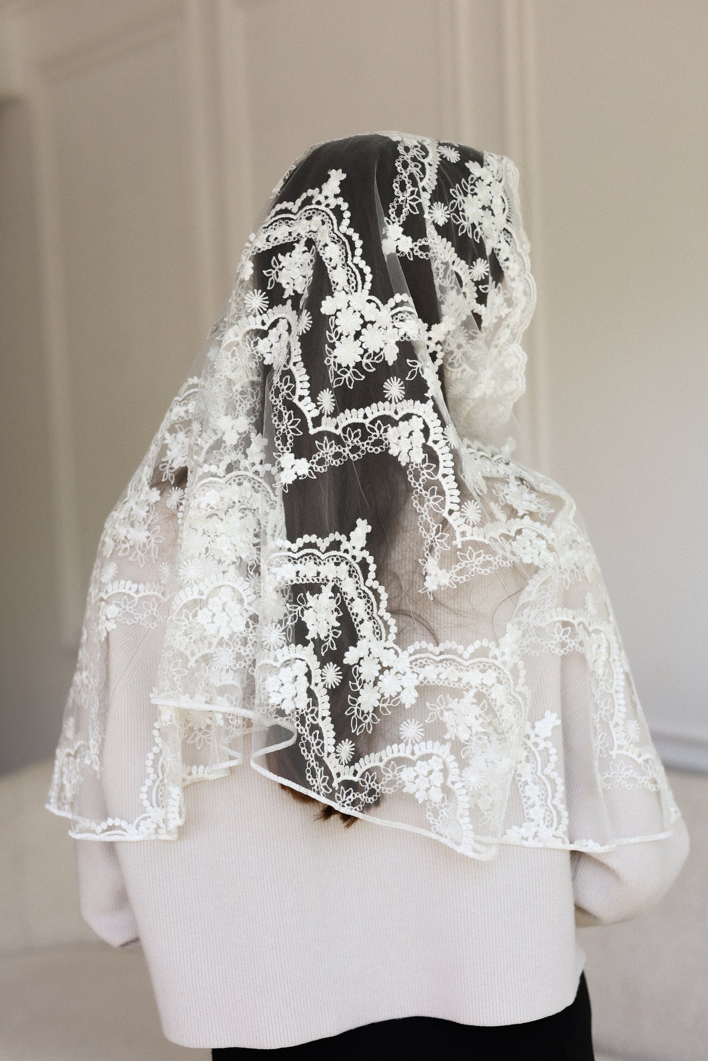 NEW IVORY MANTILLA