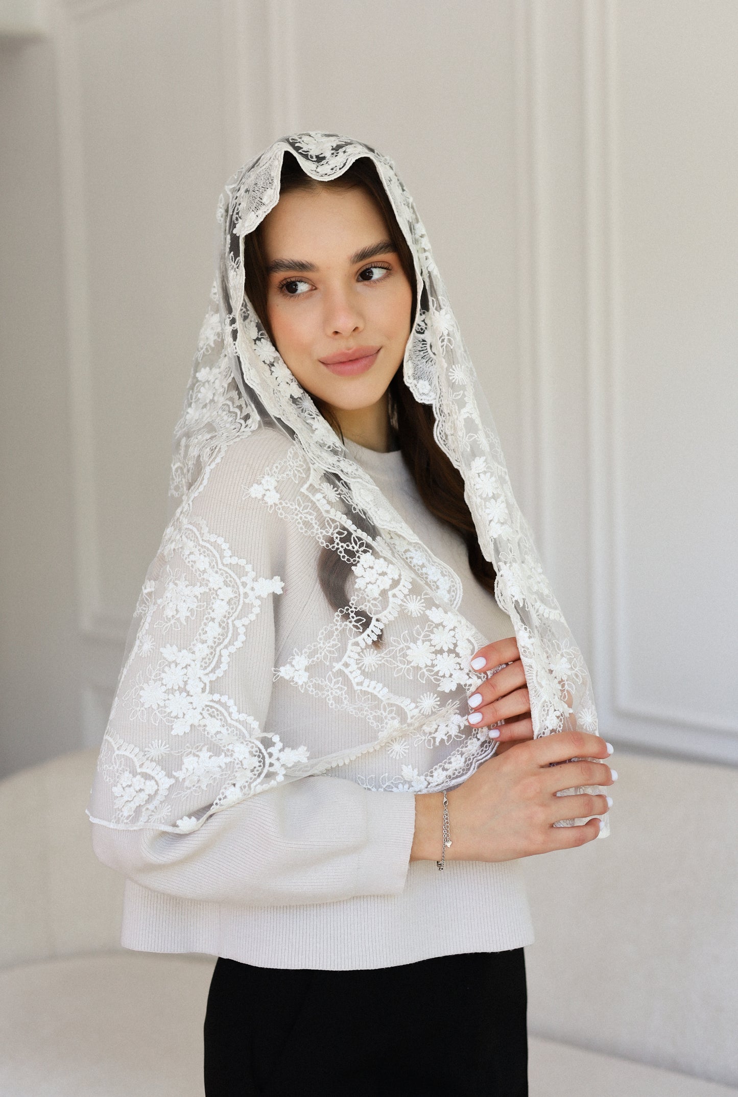 NEW IVORY MANTILLA