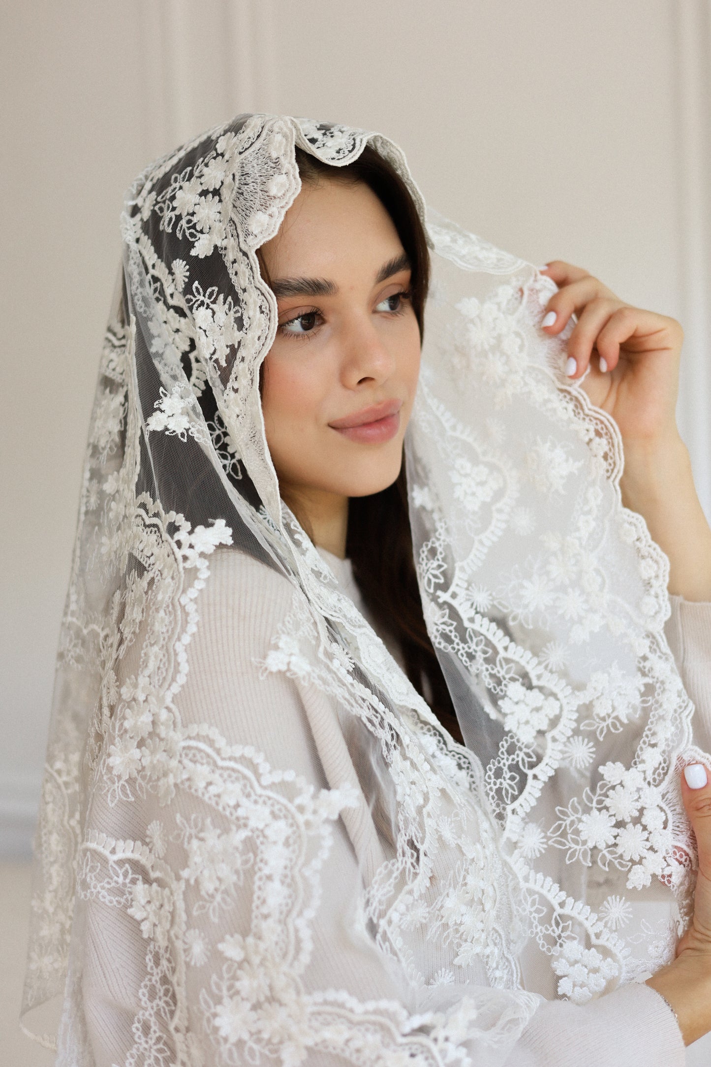 NEW IVORY MANTILLA