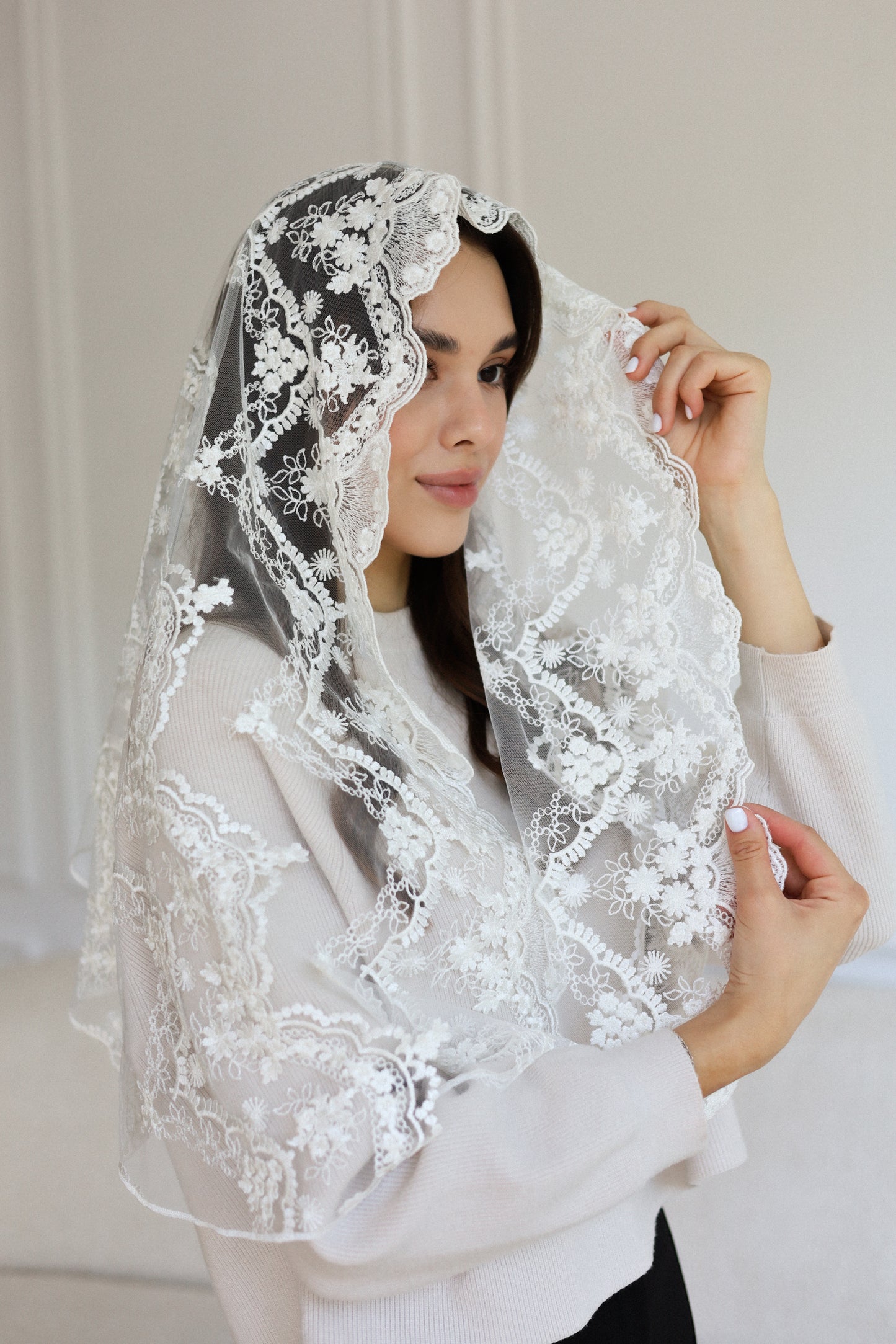 NEW IVORY MANTILLA