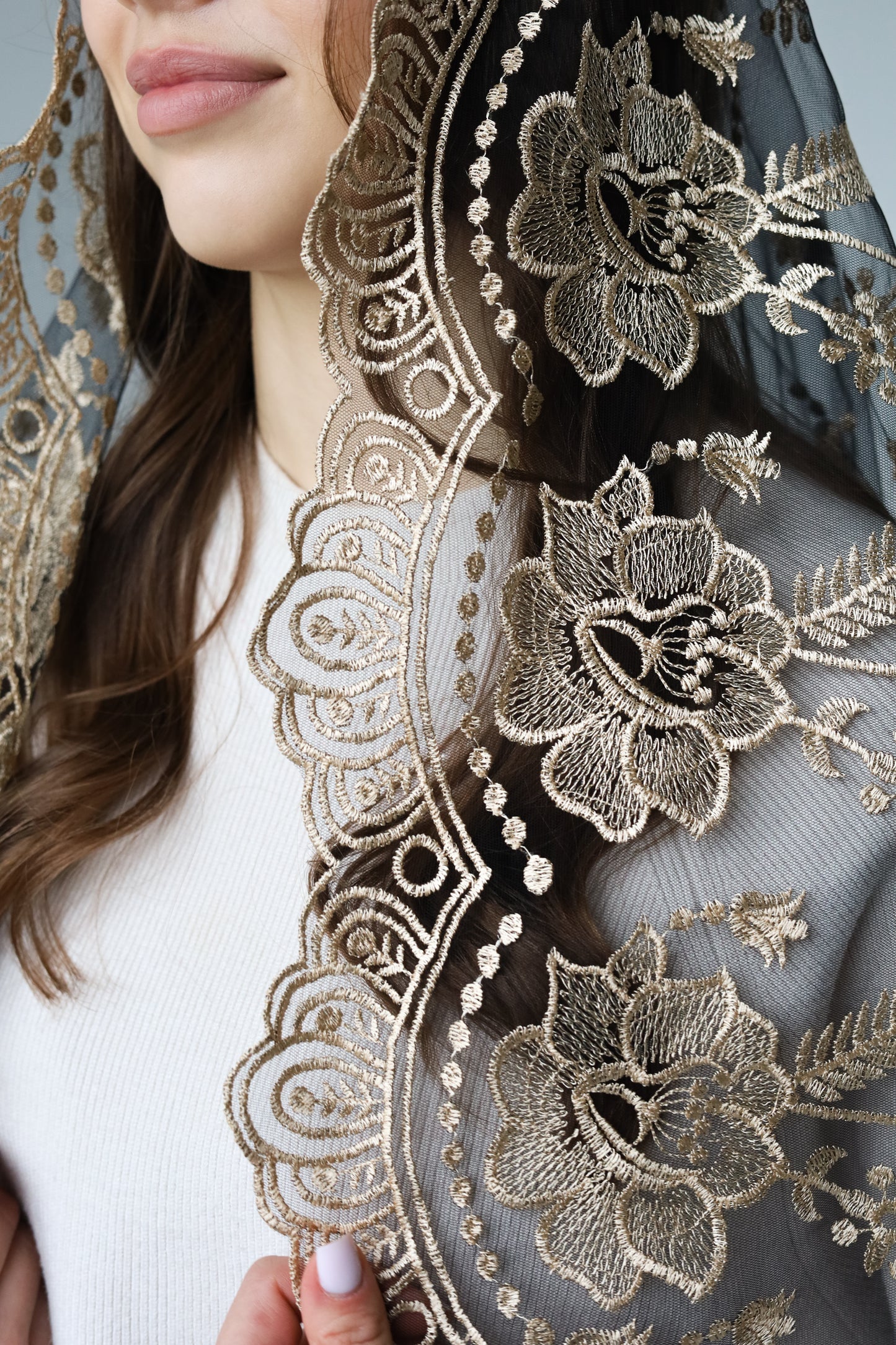 LONG GOLD MANTILLA