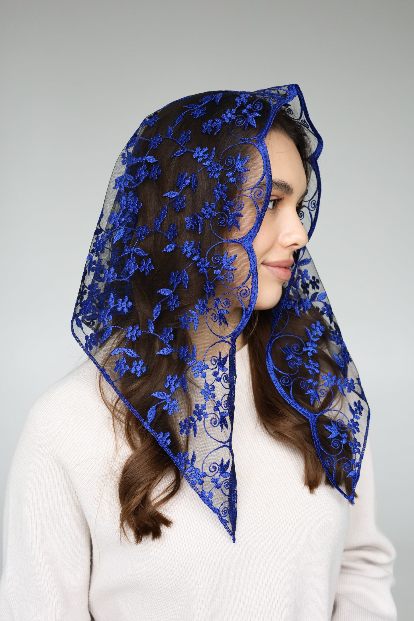 SHORT BLUE TRIANGLE VEIL