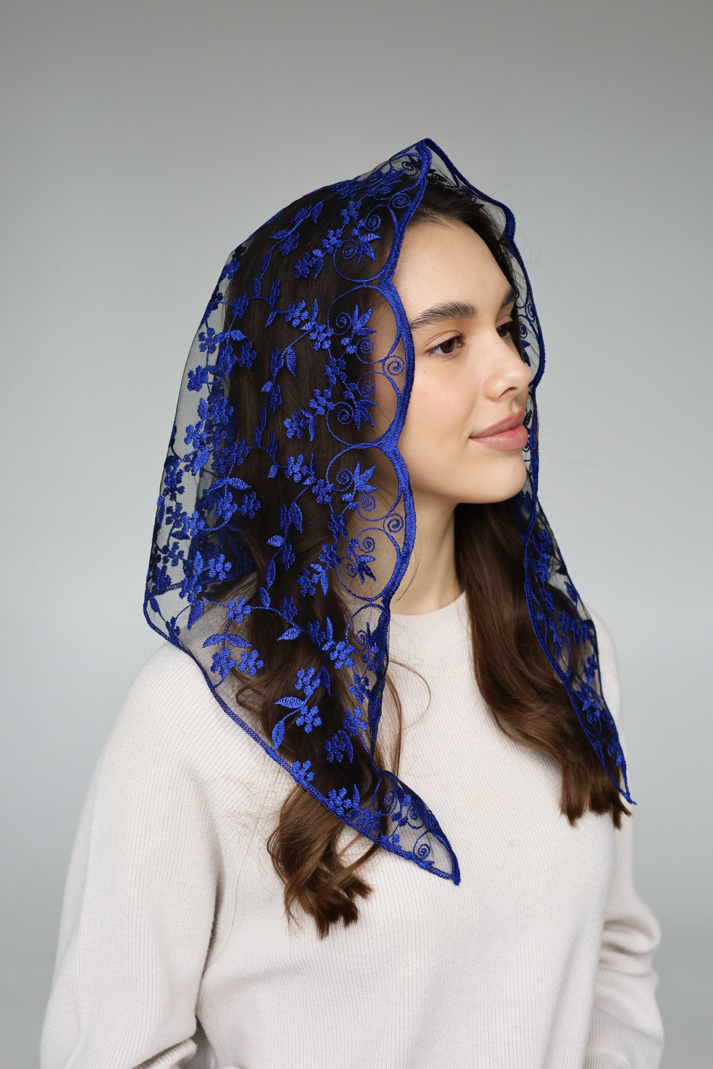 SHORT BLUE TRIANGLE VEIL