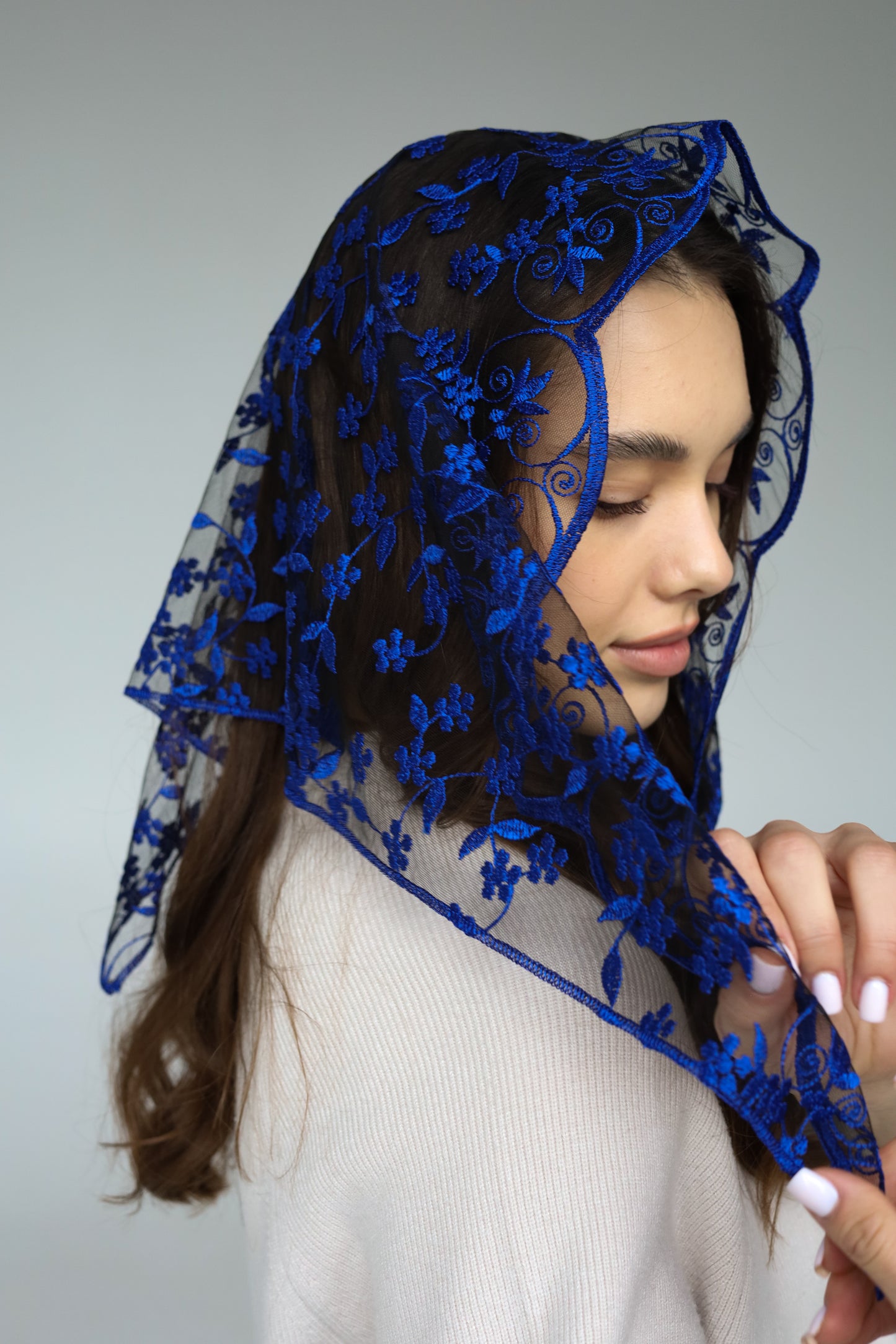 SHORT BLUE TRIANGLE VEIL