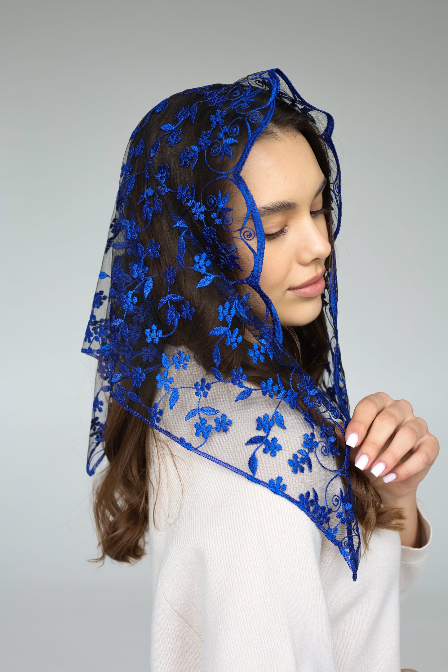 SHORT BLUE TRIANGLE VEIL