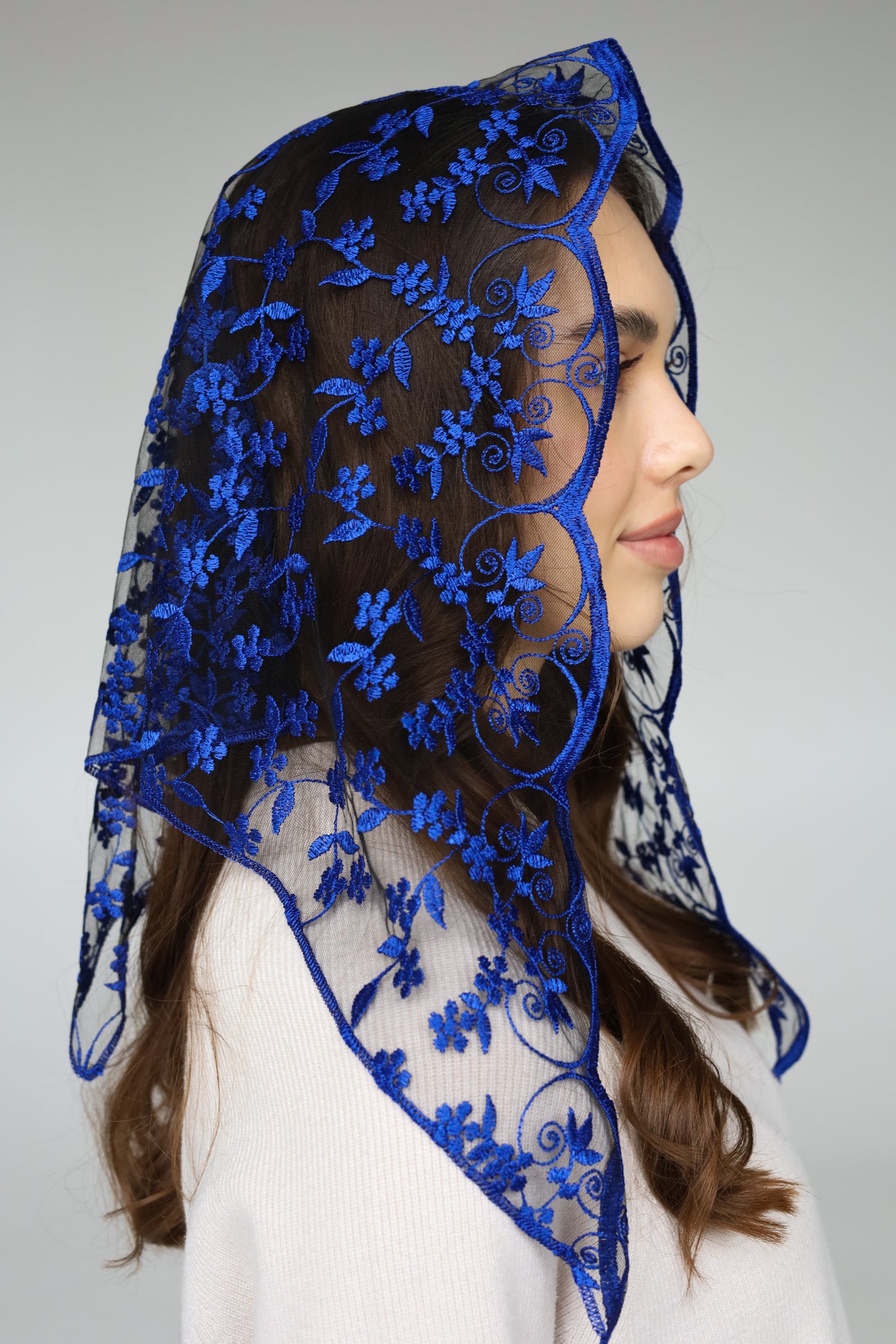 SHORT BLUE TRIANGLE VEIL