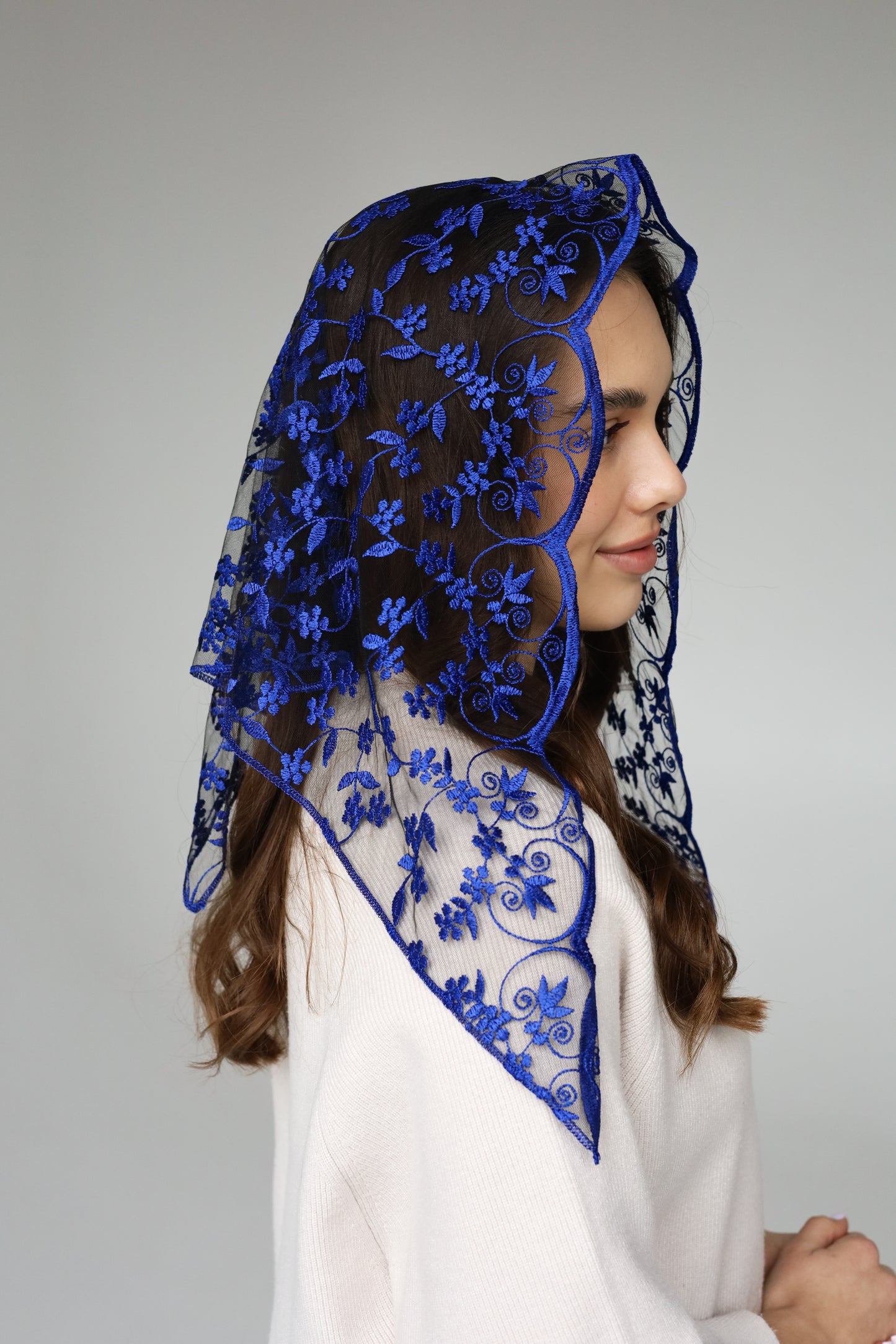 SHORT BLUE TRIANGLE VEIL
