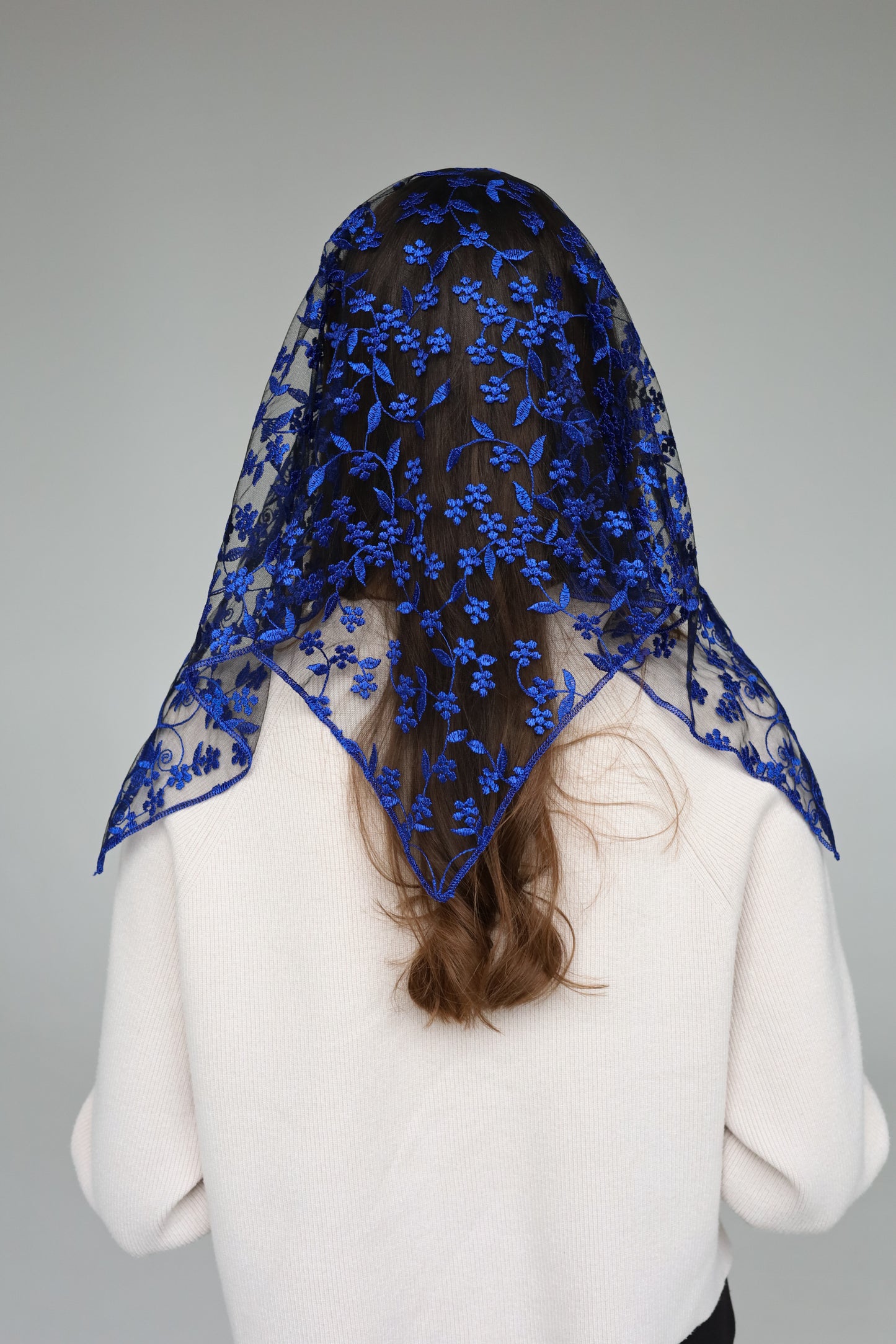 SHORT BLUE TRIANGLE VEIL