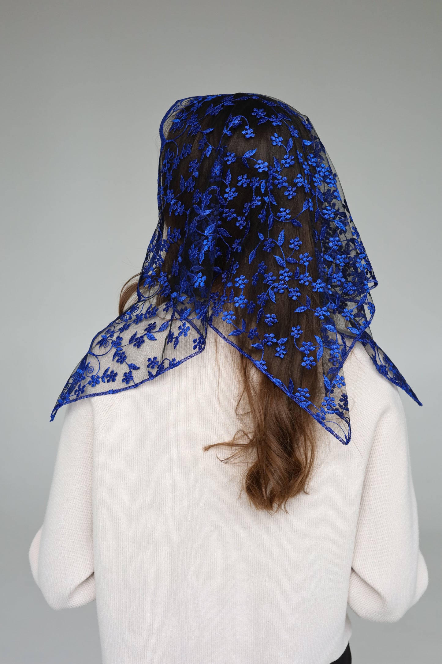 SHORT BLUE TRIANGLE VEIL