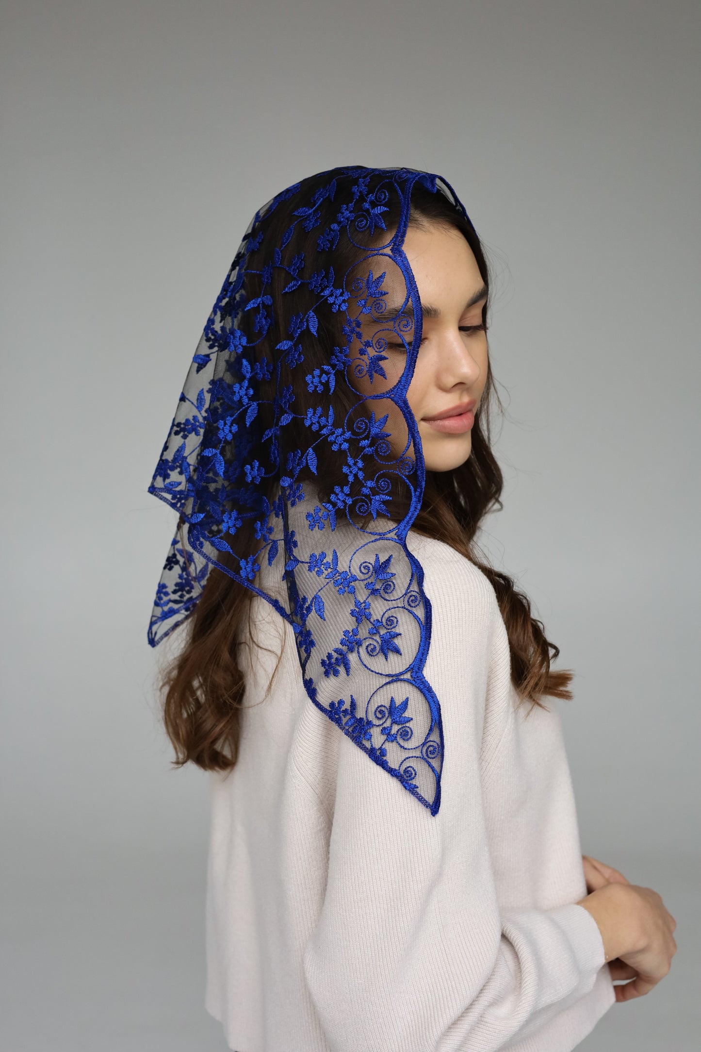 SHORT BLUE TRIANGLE VEIL