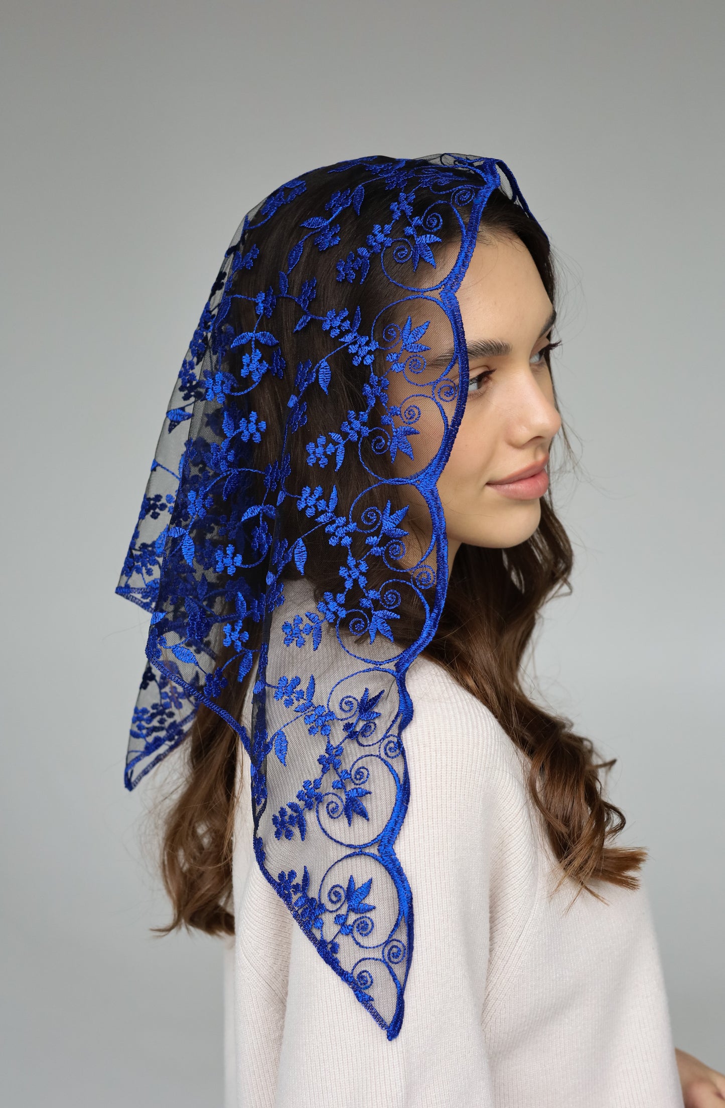 SHORT BLUE TRIANGLE VEIL