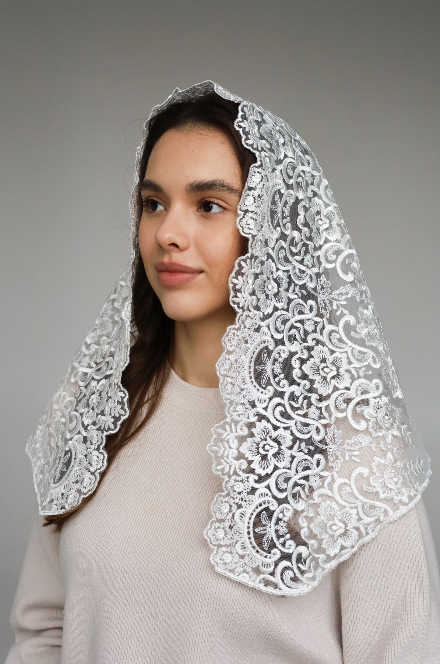 TRIANGLE IVORY VEIL - MariaVeils