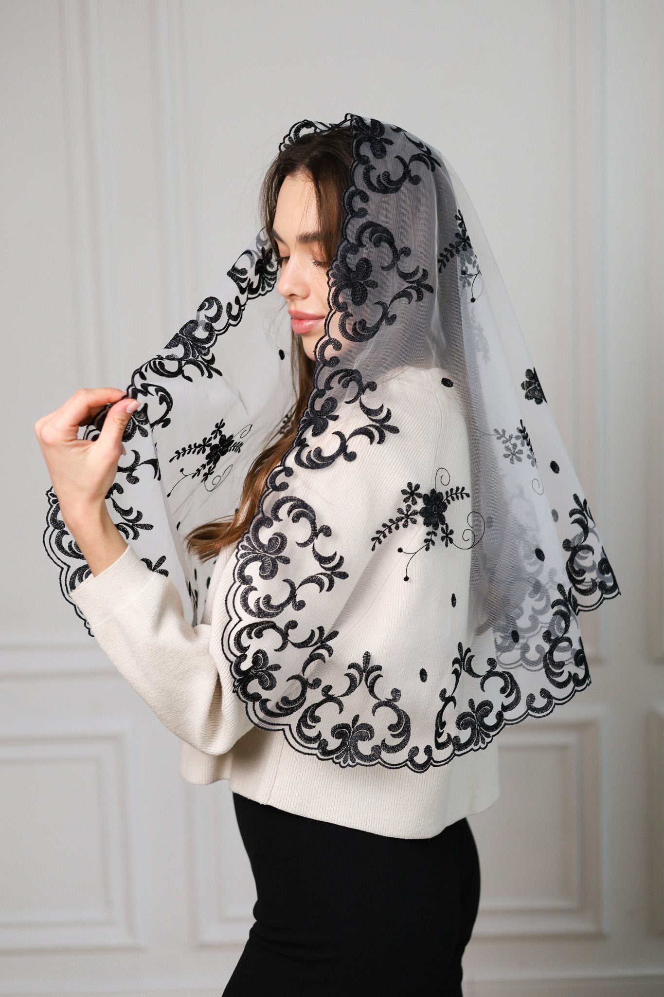 LONG FLORAL MANTILLA