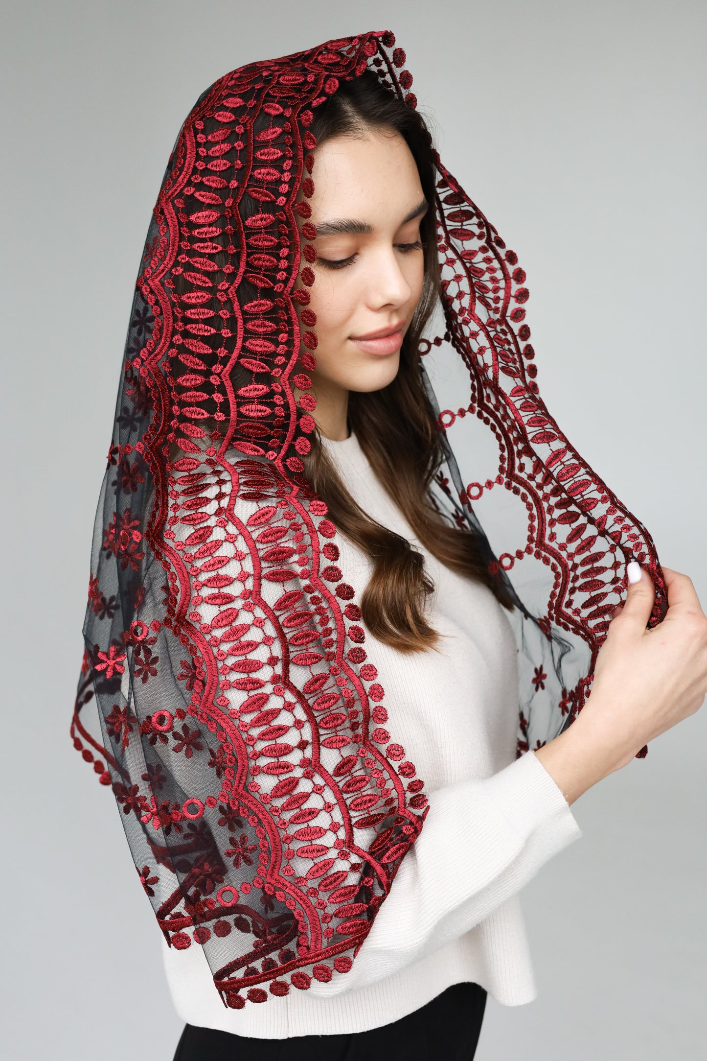 LONG BURGUNDY MANTILLA - MariaVeils