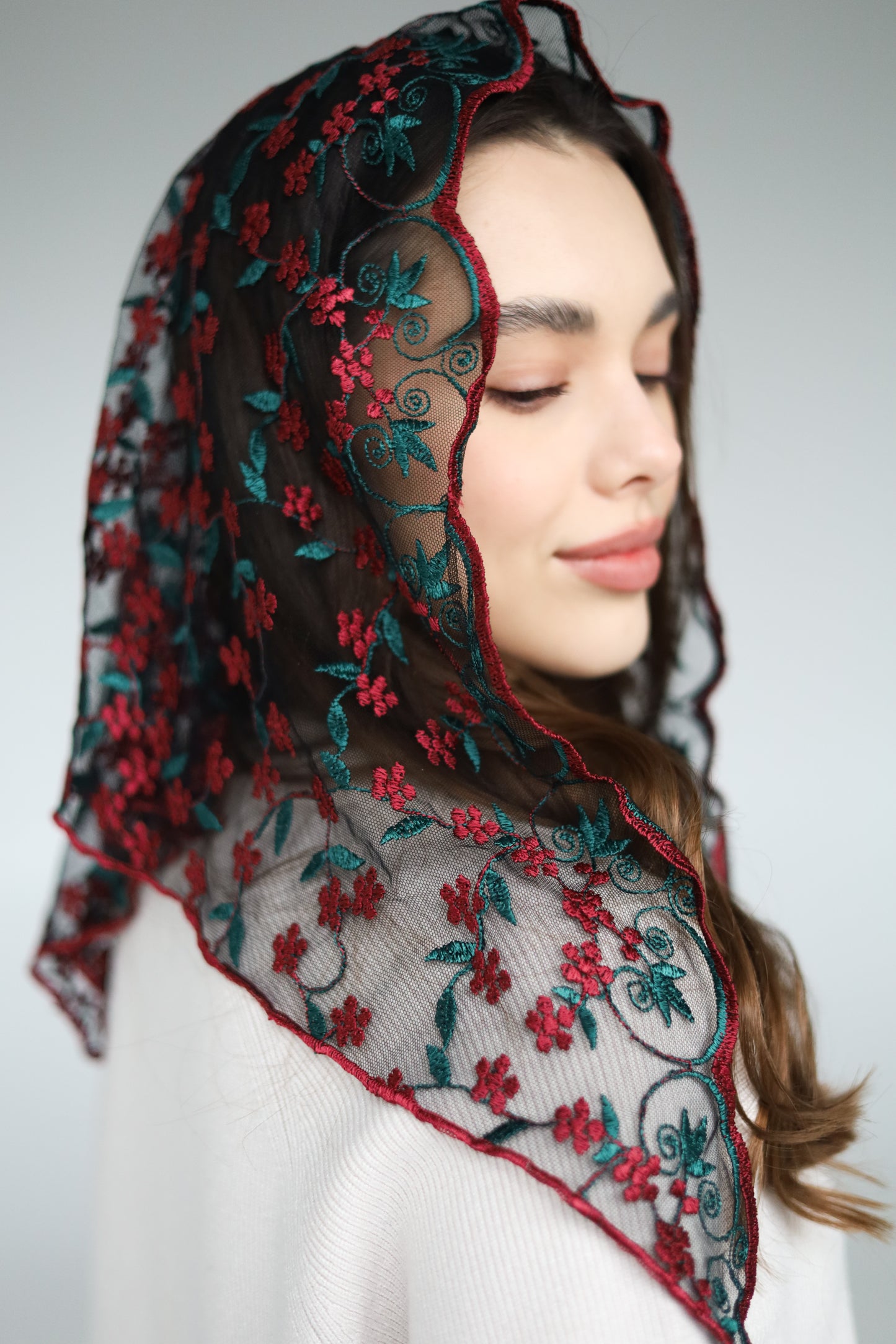 TRIANGLE FLORAL VEIL - MariaVeils