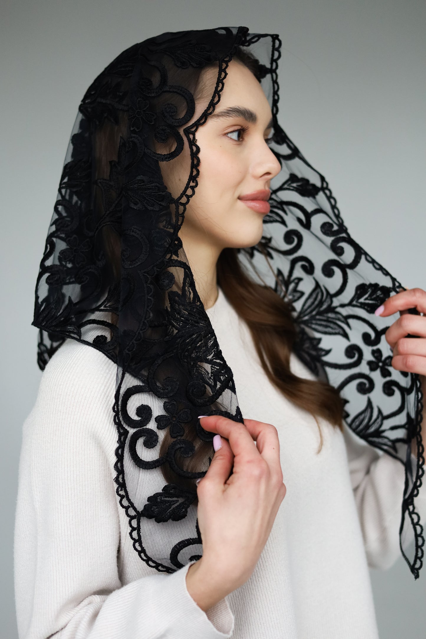 TRIANGLE BLACK VEIL