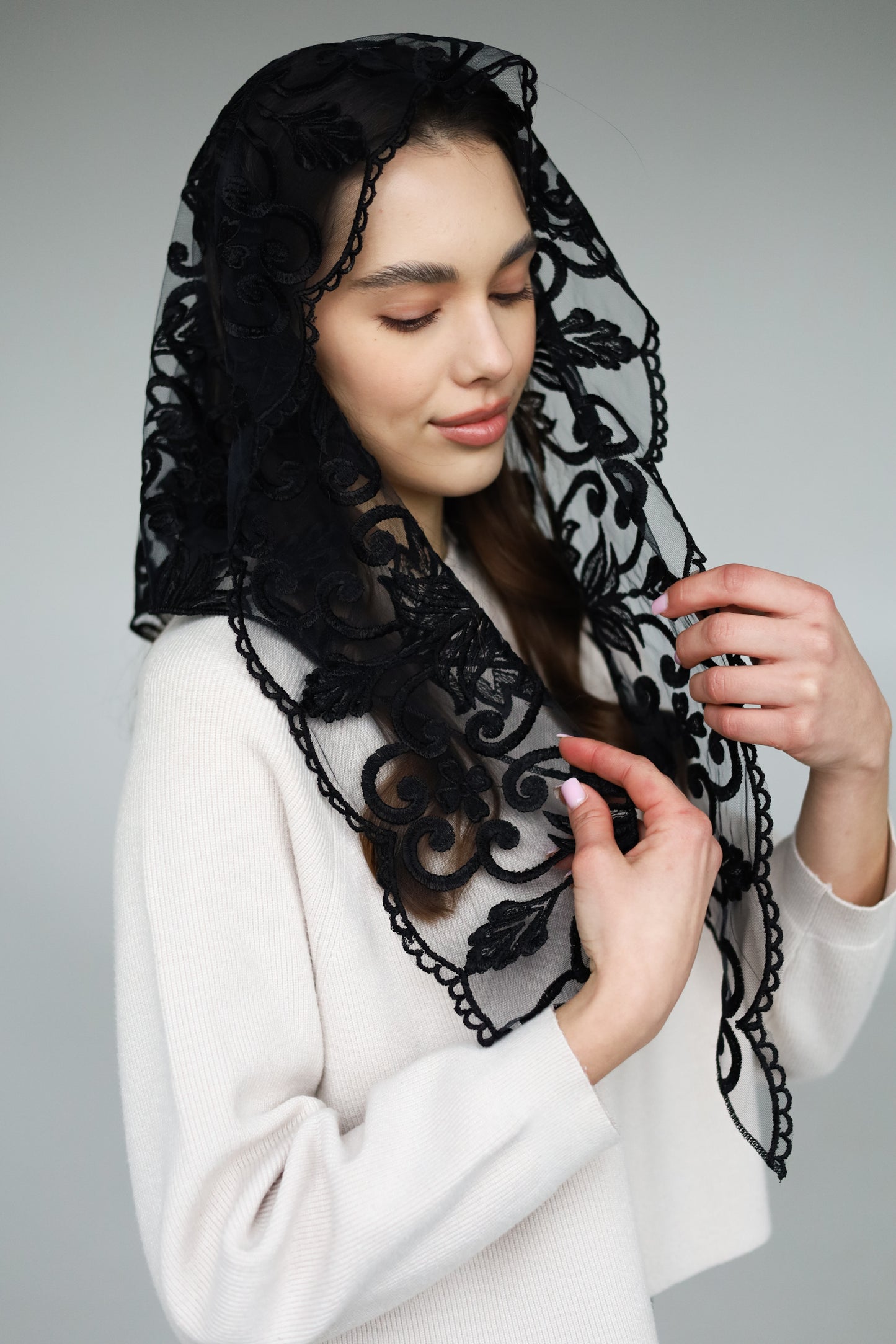 TRIANGLE BLACK VEIL