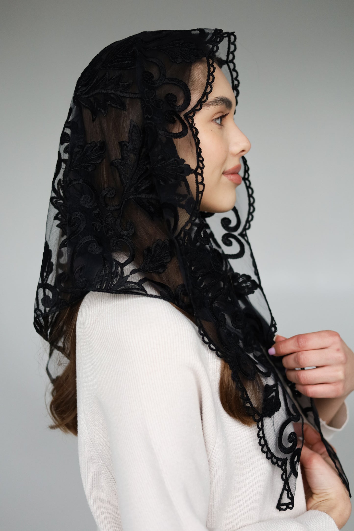 TRIANGLE BLACK VEIL