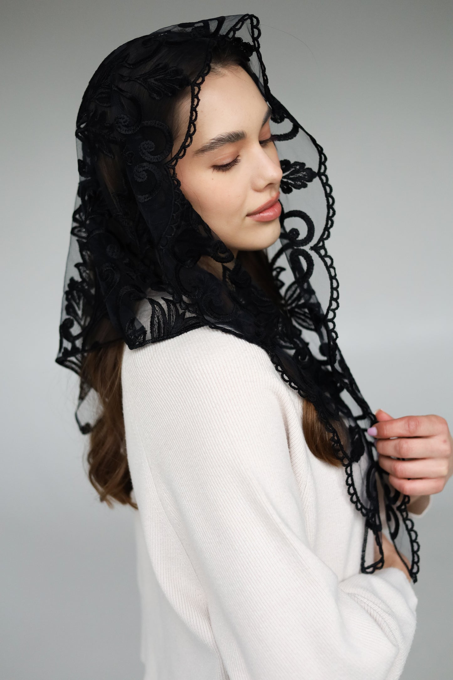 TRIANGLE BLACK VEIL