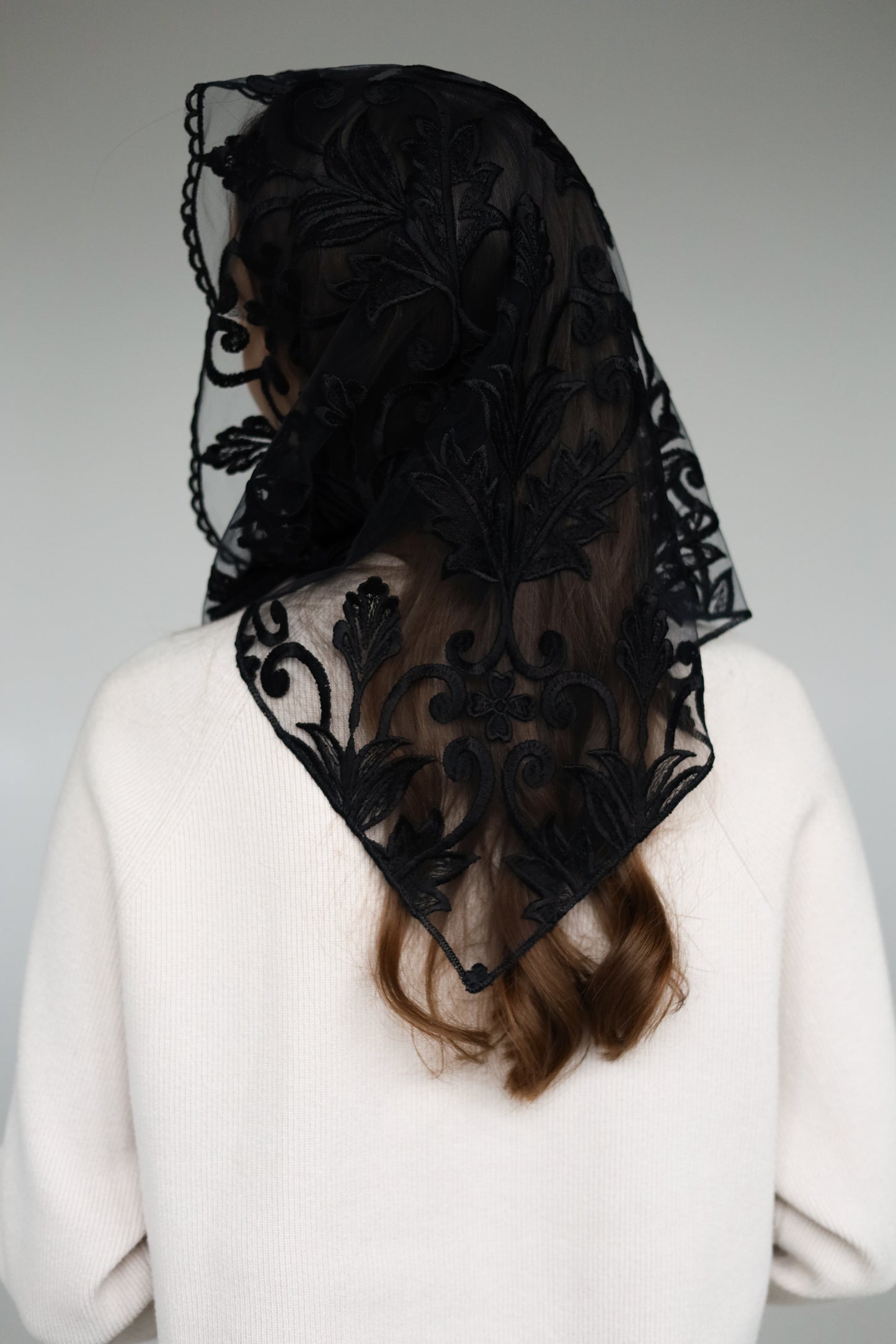 TRIANGLE BLACK VEIL