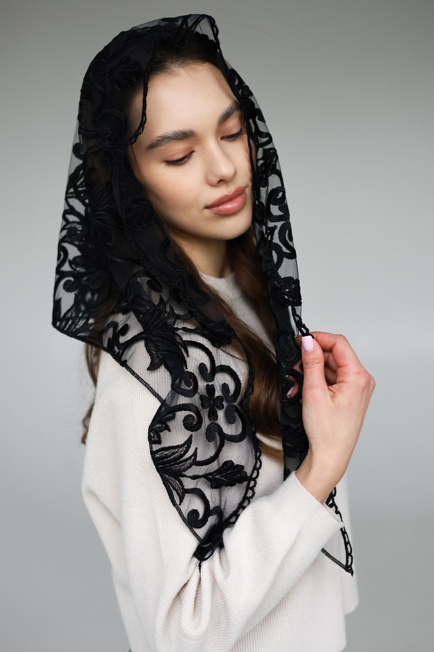 TRIANGLE BLACK VEIL