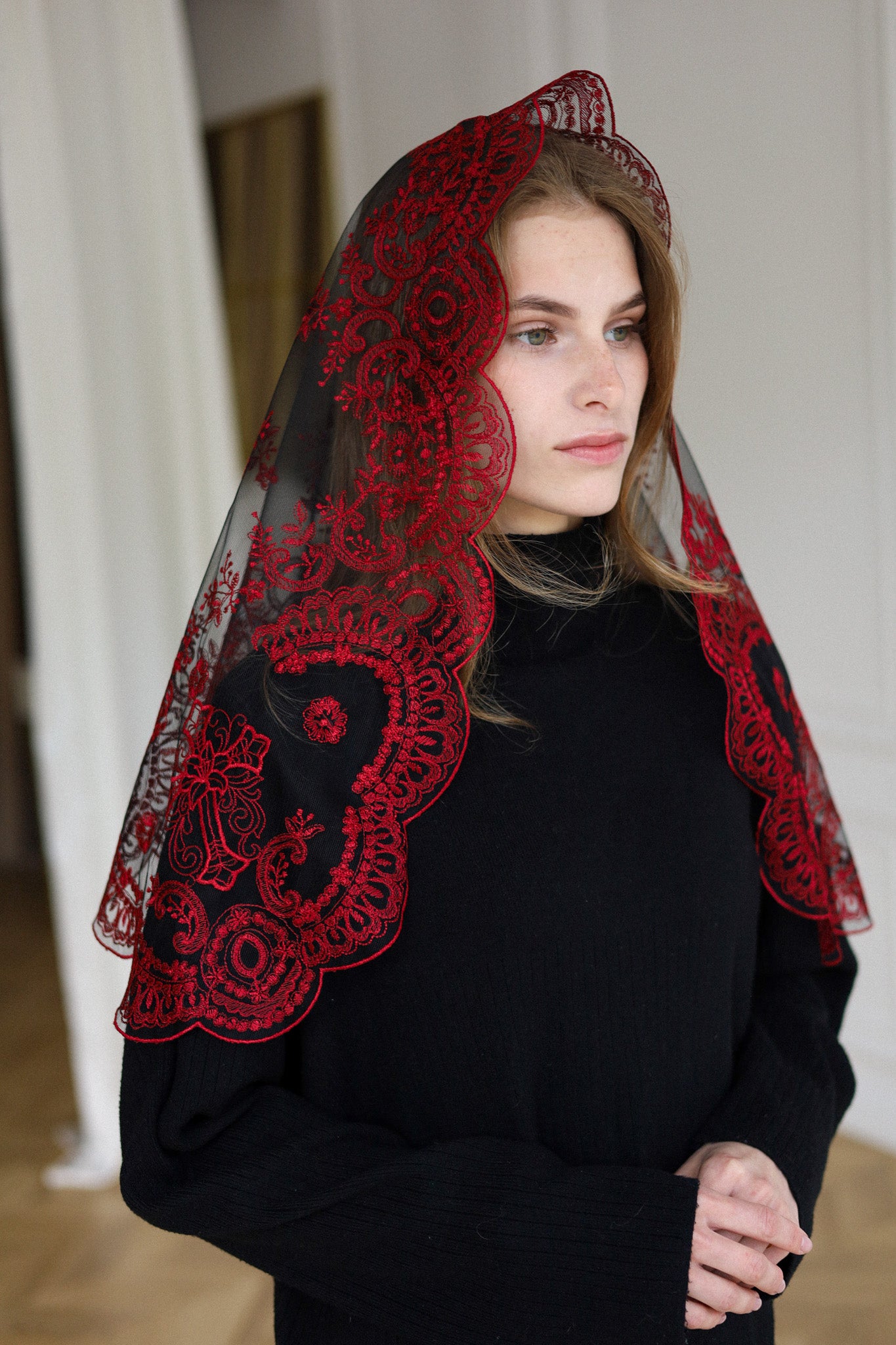BURGUNDY LACE VEIL