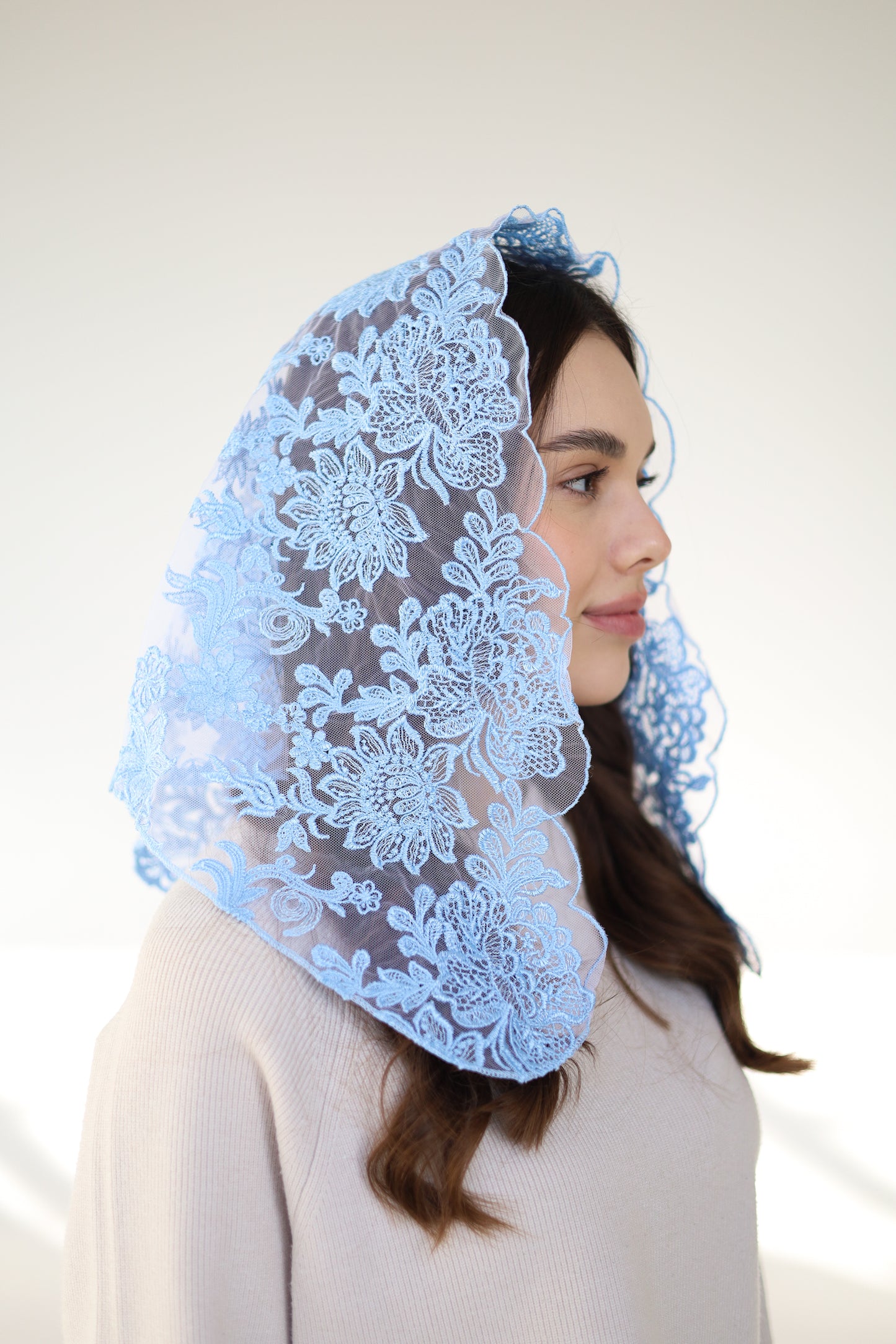 TRIANGLE GOLD MANTILLA - MariaVeils