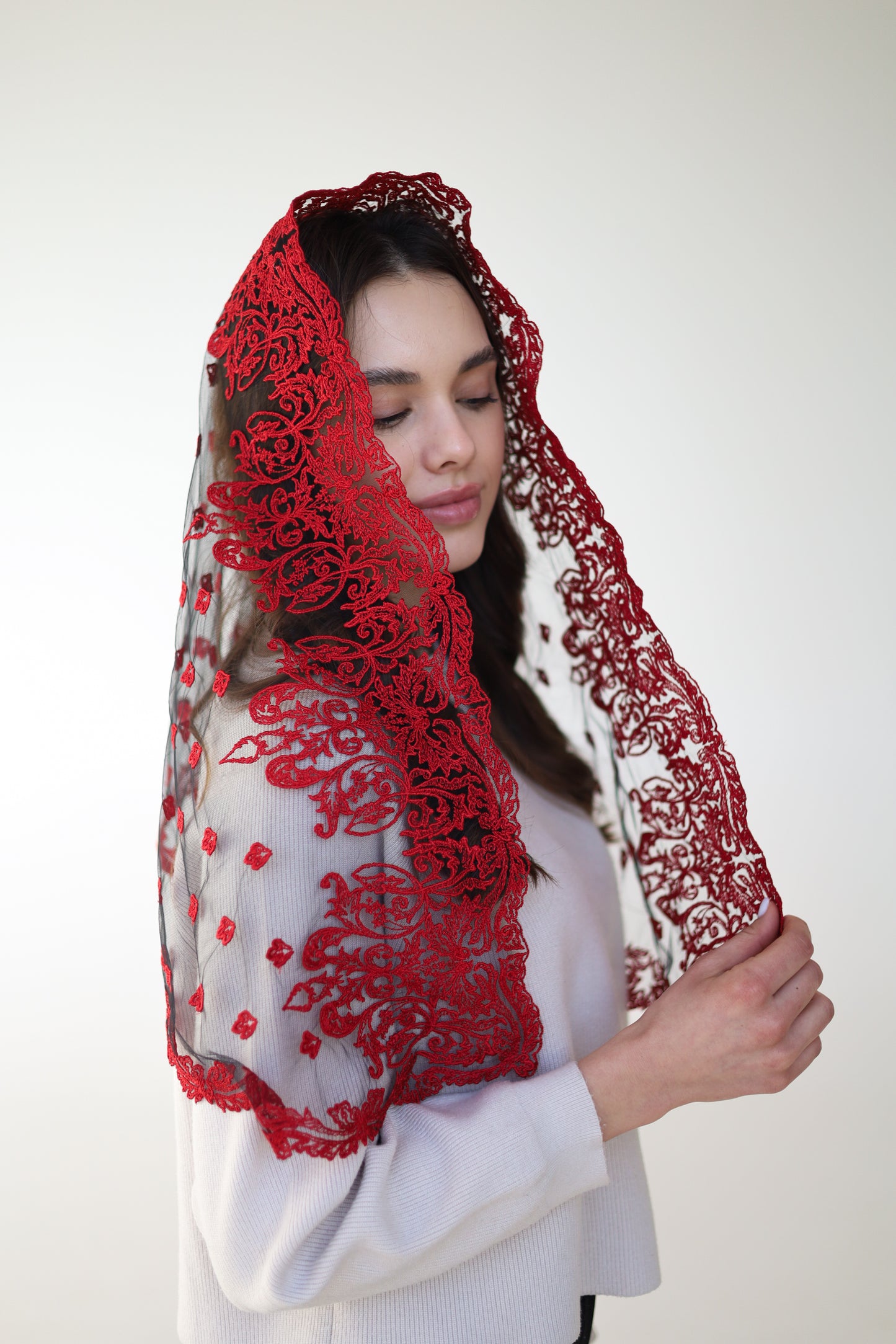 LONG RED MANTILLA - MariaVeils
