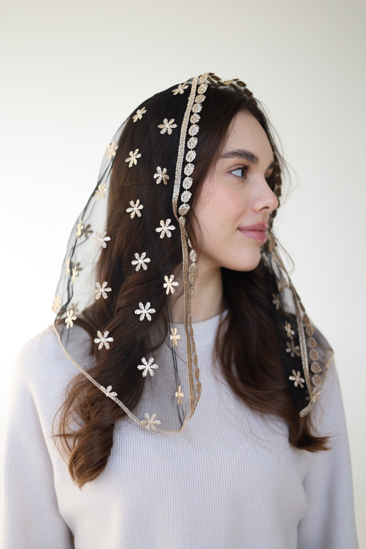 GOLD TRIANGLE VEIL