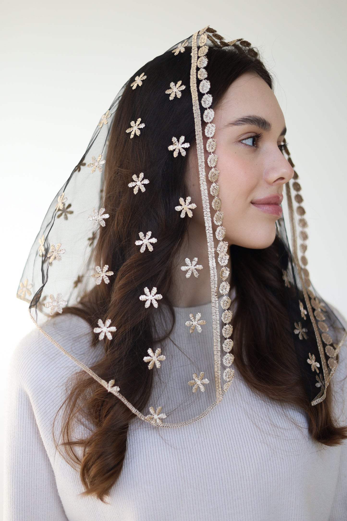 GOLD TRIANGLE VEIL