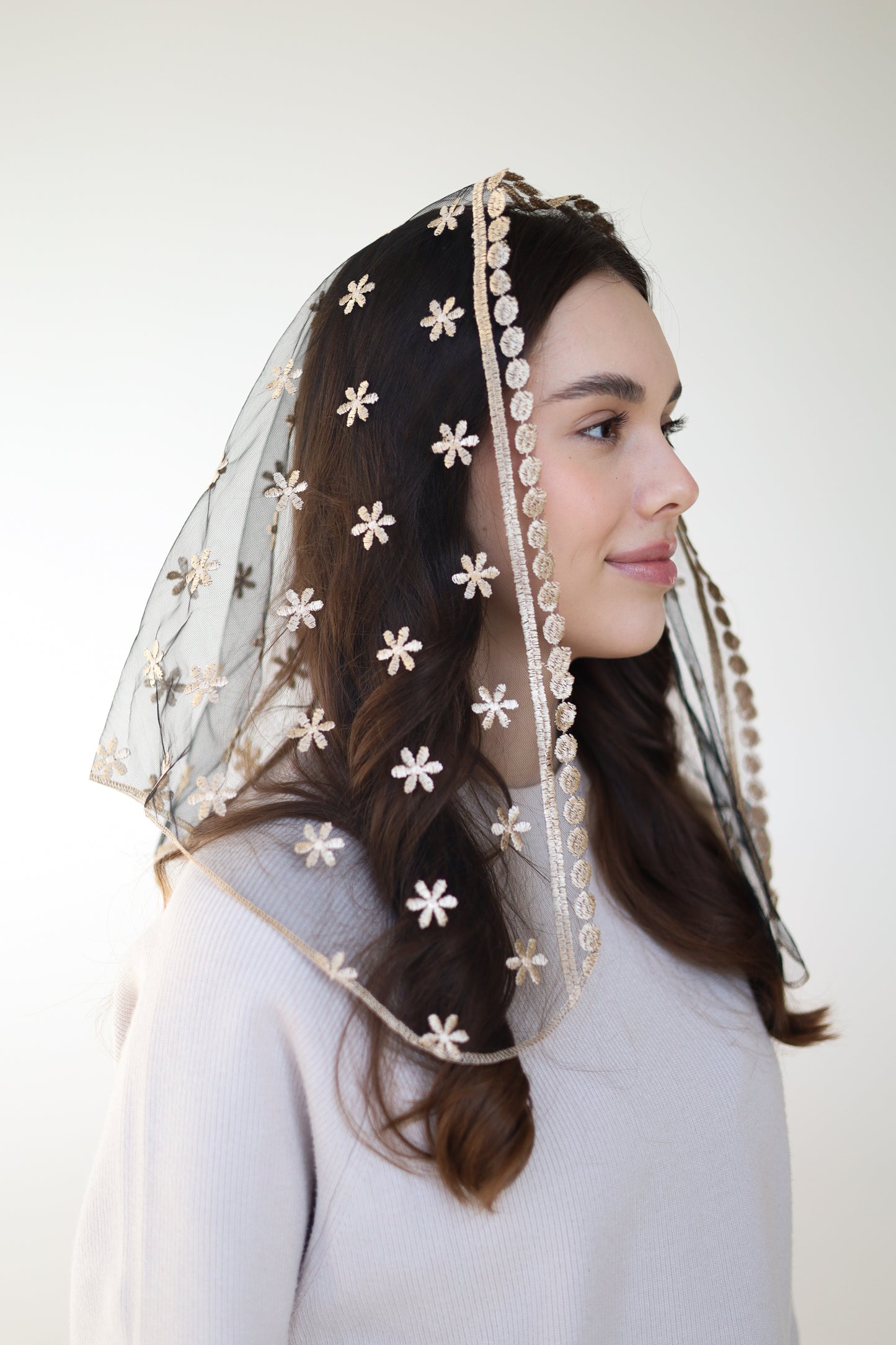 GOLD TRIANGLE VEIL