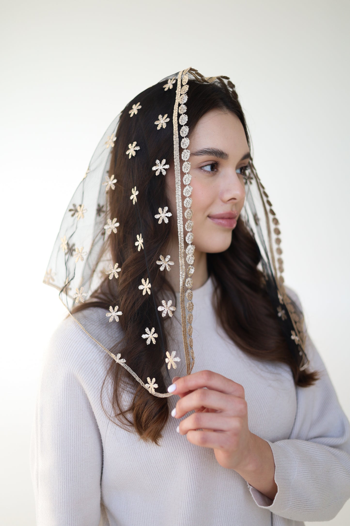 GOLD TRIANGLE VEIL